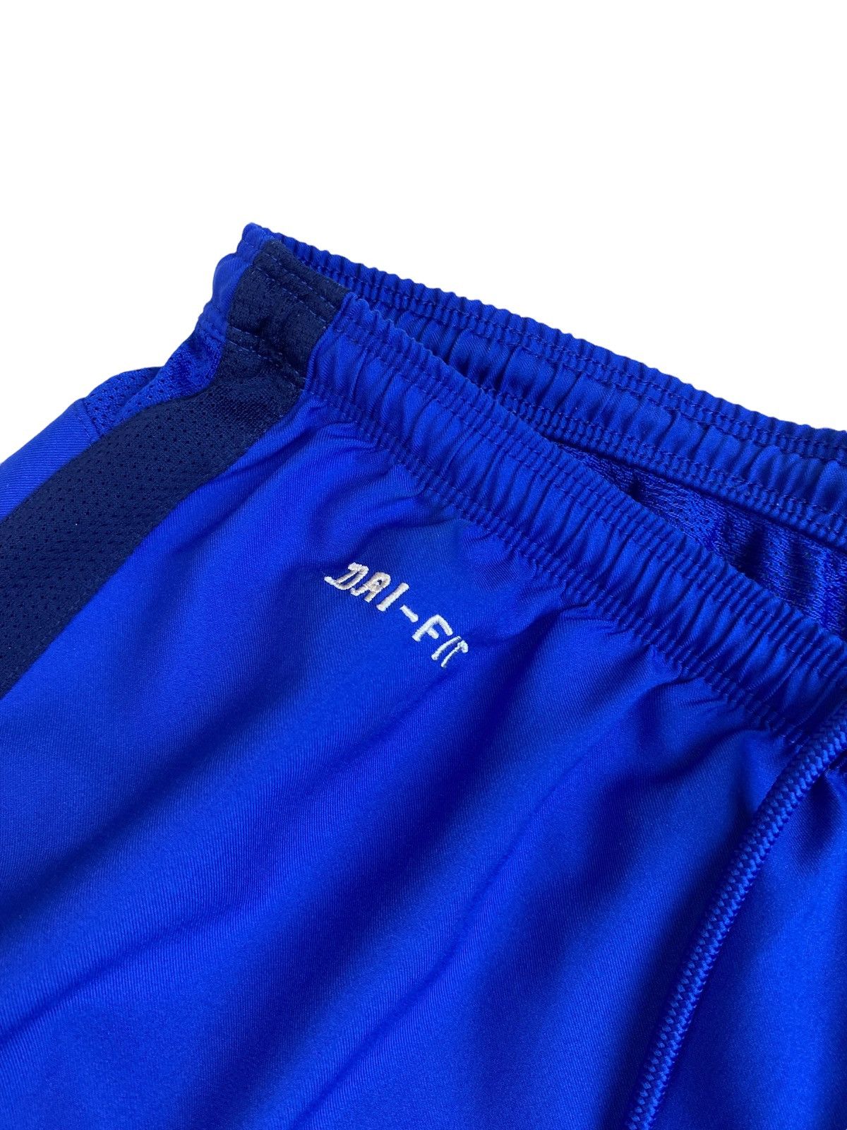 Nike × Vintage Vintage Nike FC Barcelona Soccer Jersey Shorts Size US 32 / EU 48 - 5 Thumbnail