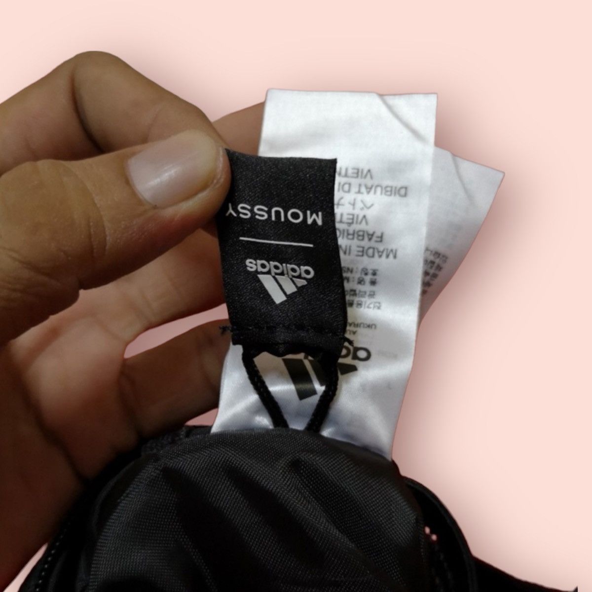 Adidas × Japanese Brand × MOUSSY 🔥LAST DROP🔥 ADIDAS X MOUSSY FOLDABLE CROSSBODY SLING BAG Size ONE SIZE - 12 Thumbnail