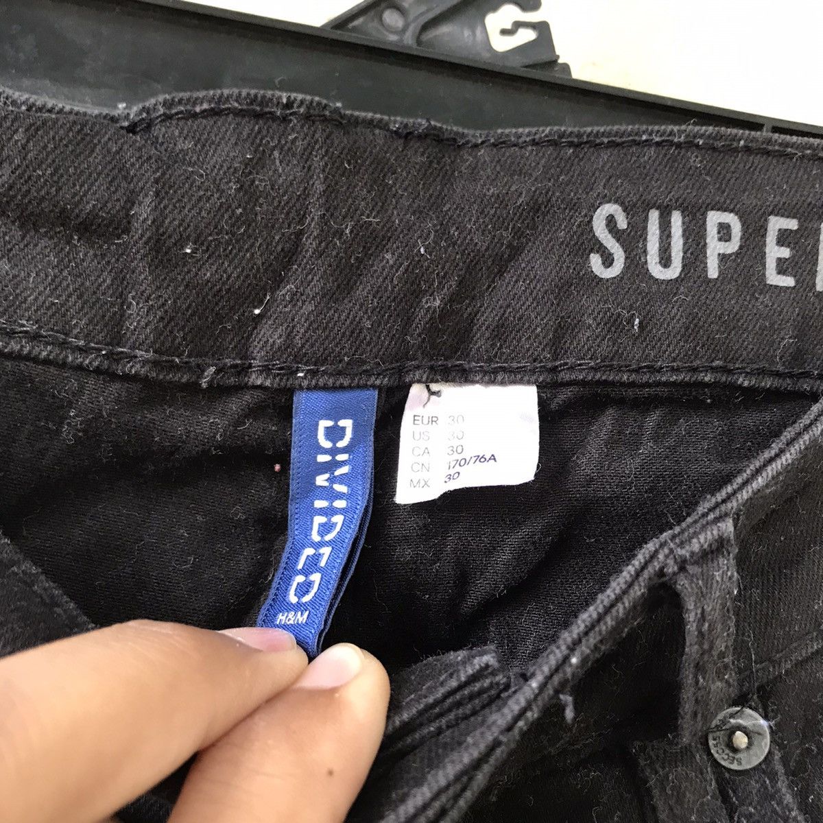 H&M Divided H&M Distress Super Skinny Denim Pant Size US 30 / EU 46 - 4 Thumbnail