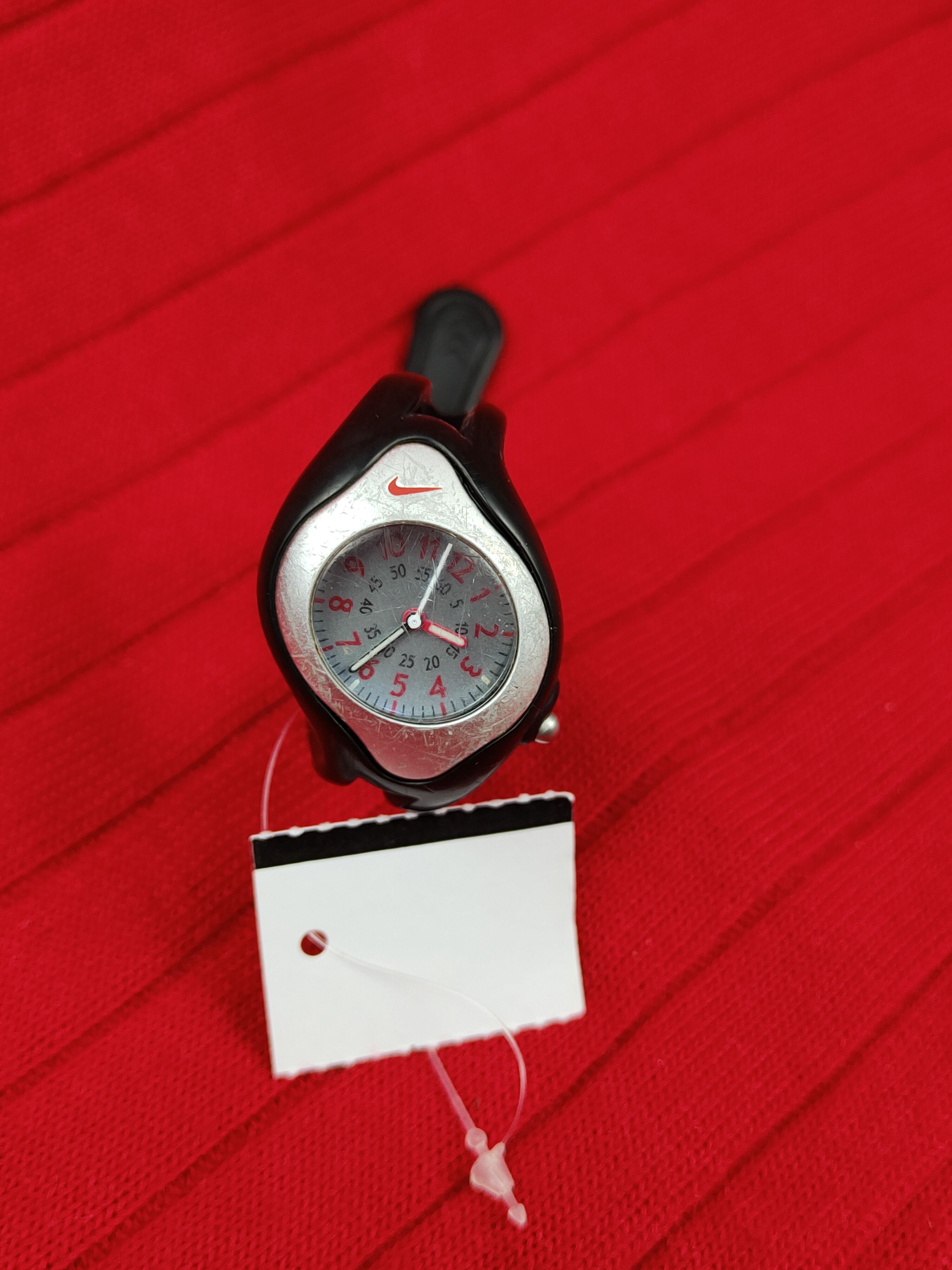 Dl Nike Analog Vintage Sports Watch J037S in Black, Women's