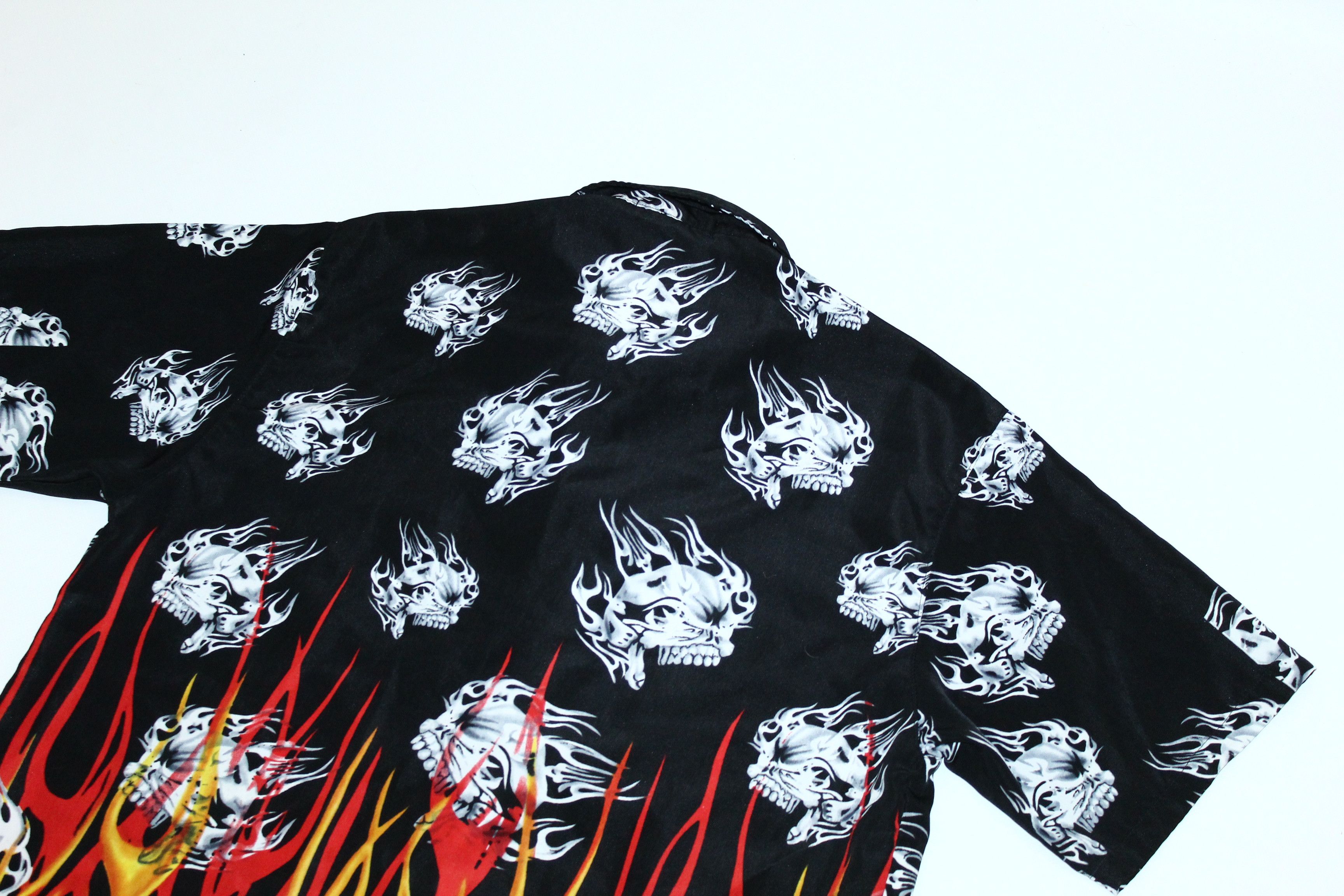 Other 💥 BEST OFFER 💥 90s Skull Flame OG Art Design Shirt Size US M / EU 48-50 / 2 - 6 Thumbnail