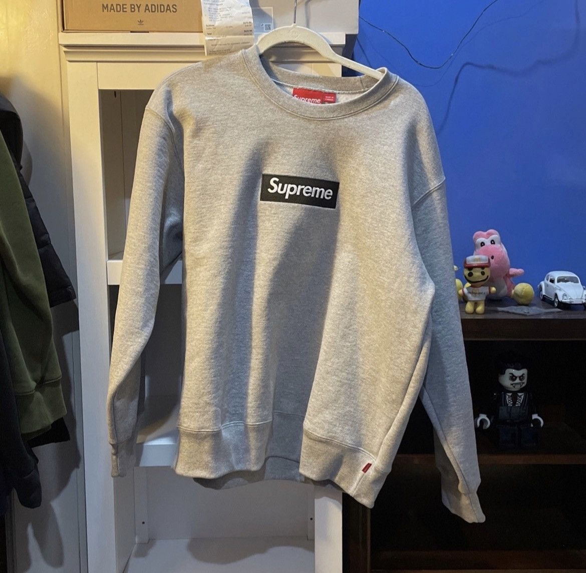 Supreme bogo crewneck outlet retail