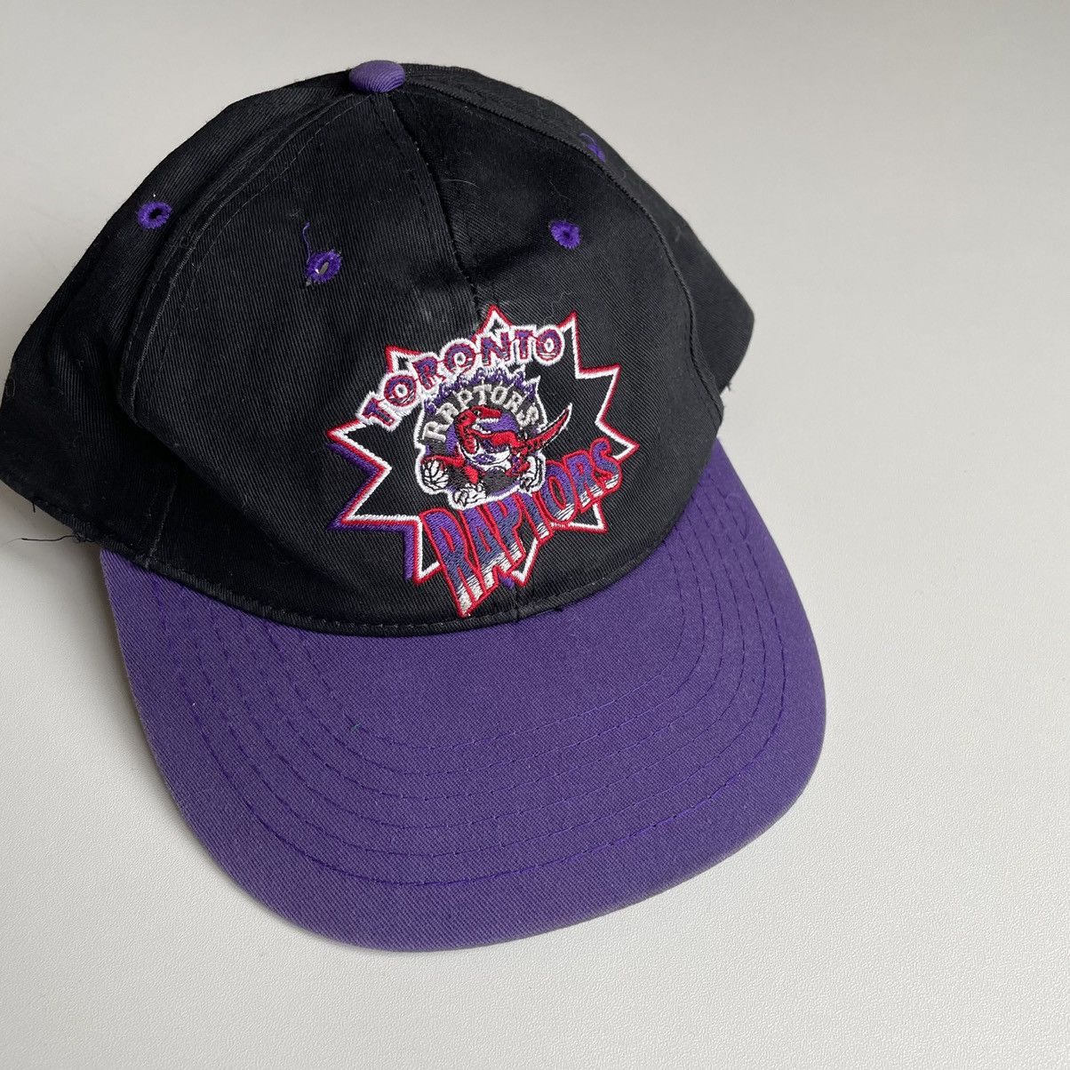 image of Vintage 90's Toronto Raptors Nba Basketball Snapback Hat in Black, Men's