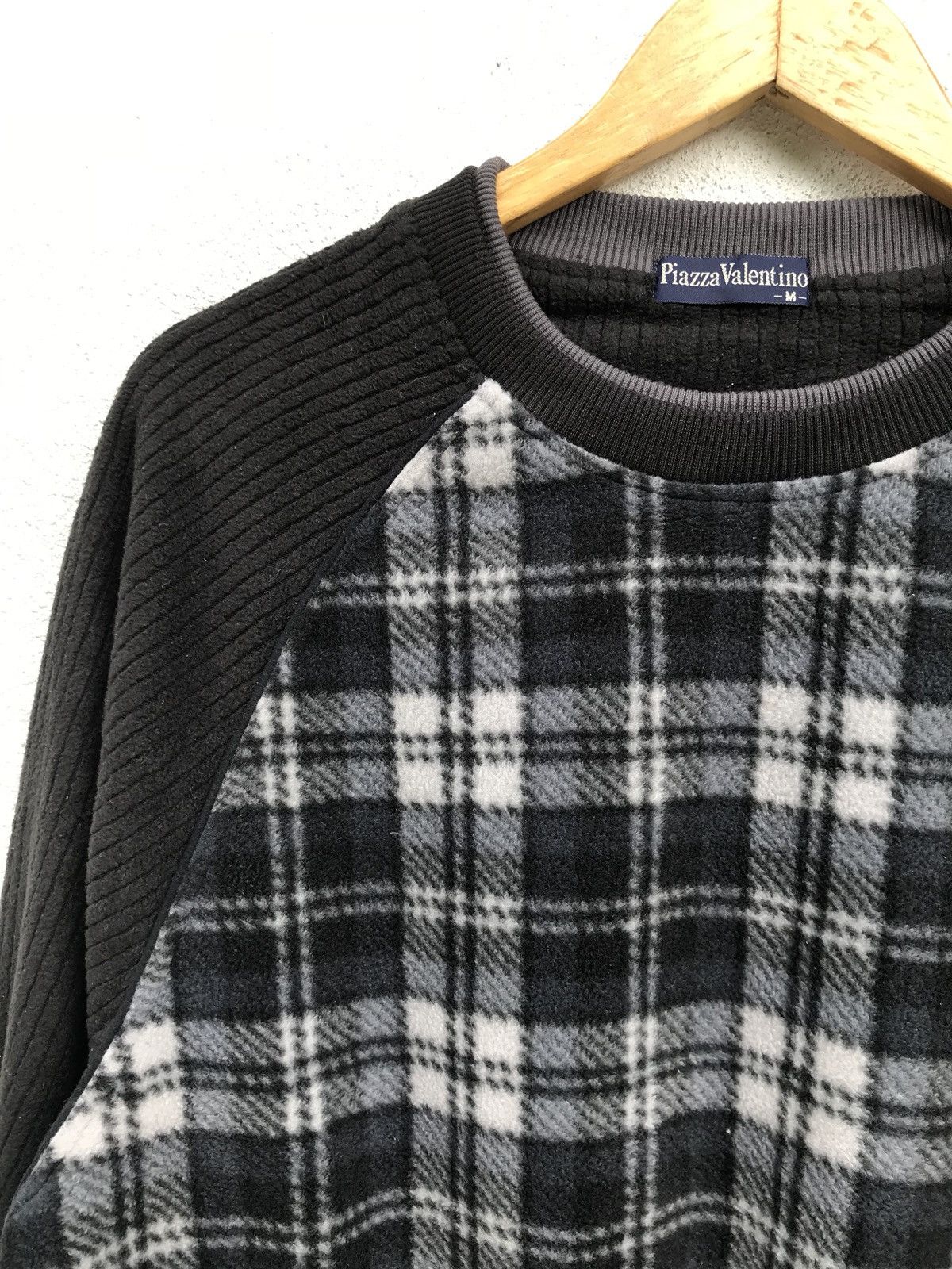 Designer × Valentino Piazza Valentino Sweatshirt Armpit 22.5”x27” Size US M / EU 48-50 / 2 - 3 Thumbnail