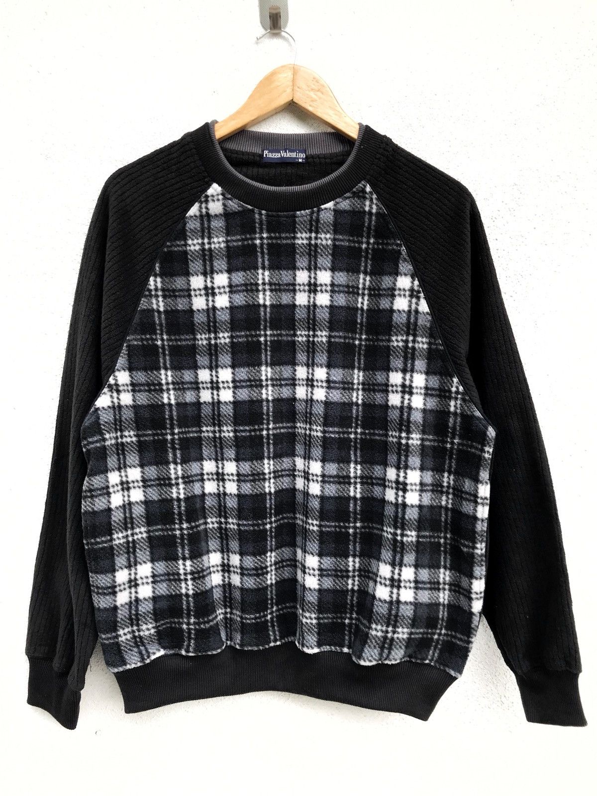 Designer × Valentino Piazza Valentino Sweatshirt Armpit 22.5”x27” Size US M / EU 48-50 / 2 - 1 Thumbnail