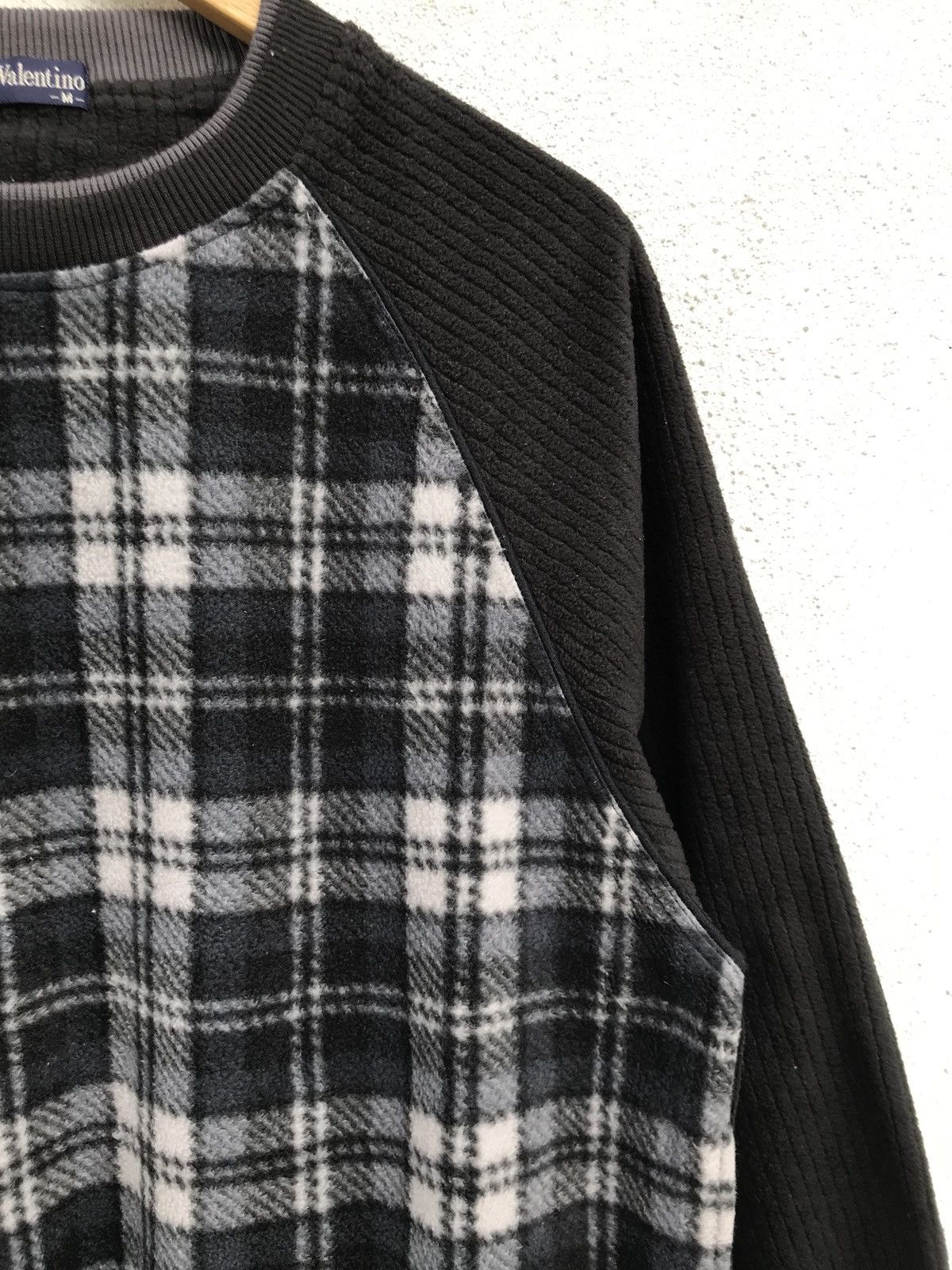 Designer × Valentino Piazza Valentino Sweatshirt Armpit 22.5”x27” Size US M / EU 48-50 / 2 - 4 Thumbnail
