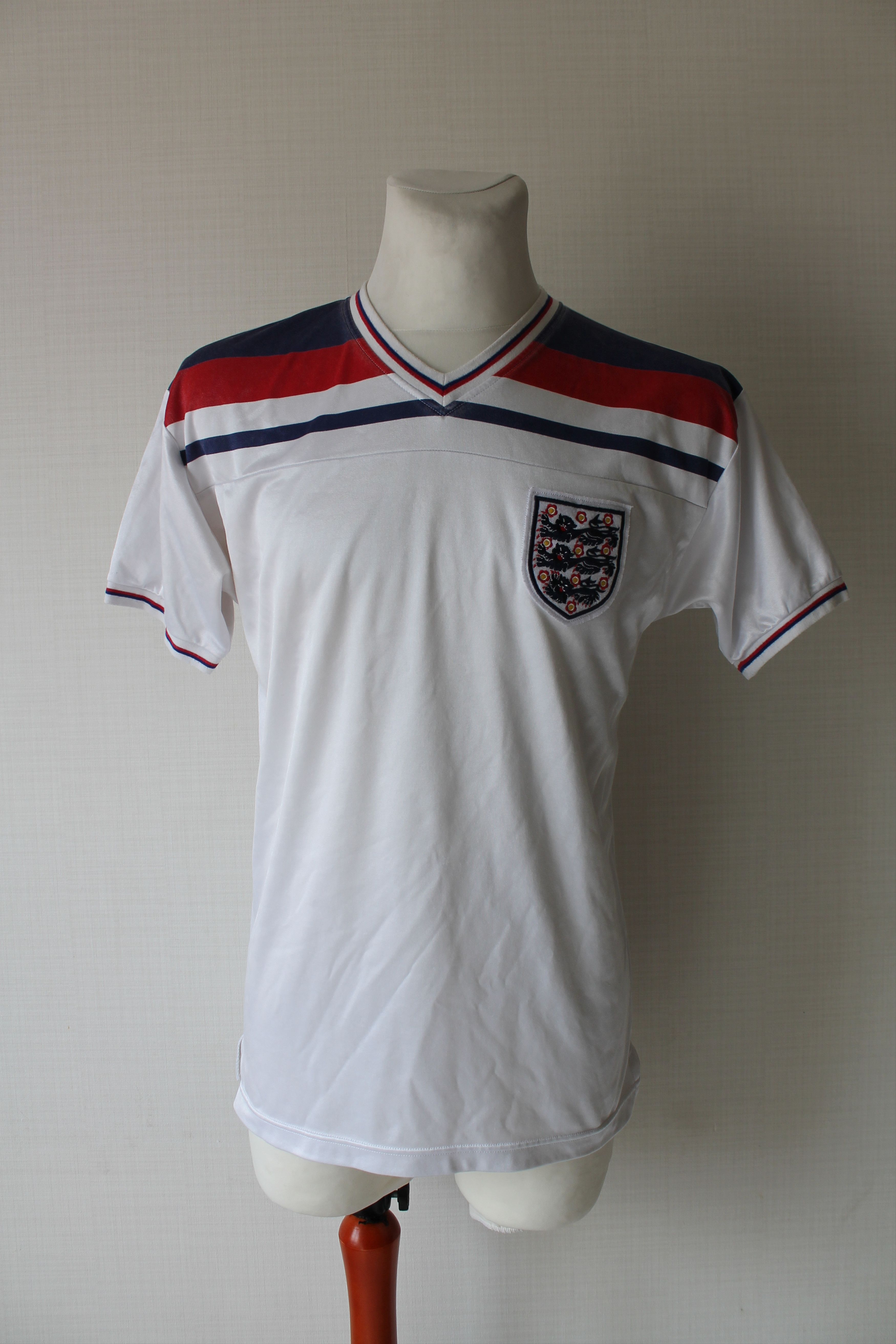 Vintage 1980 -1983 RETRO replica ENGLAND Team Soccer Size US M / EU 48-50 / 2 - 4 Thumbnail