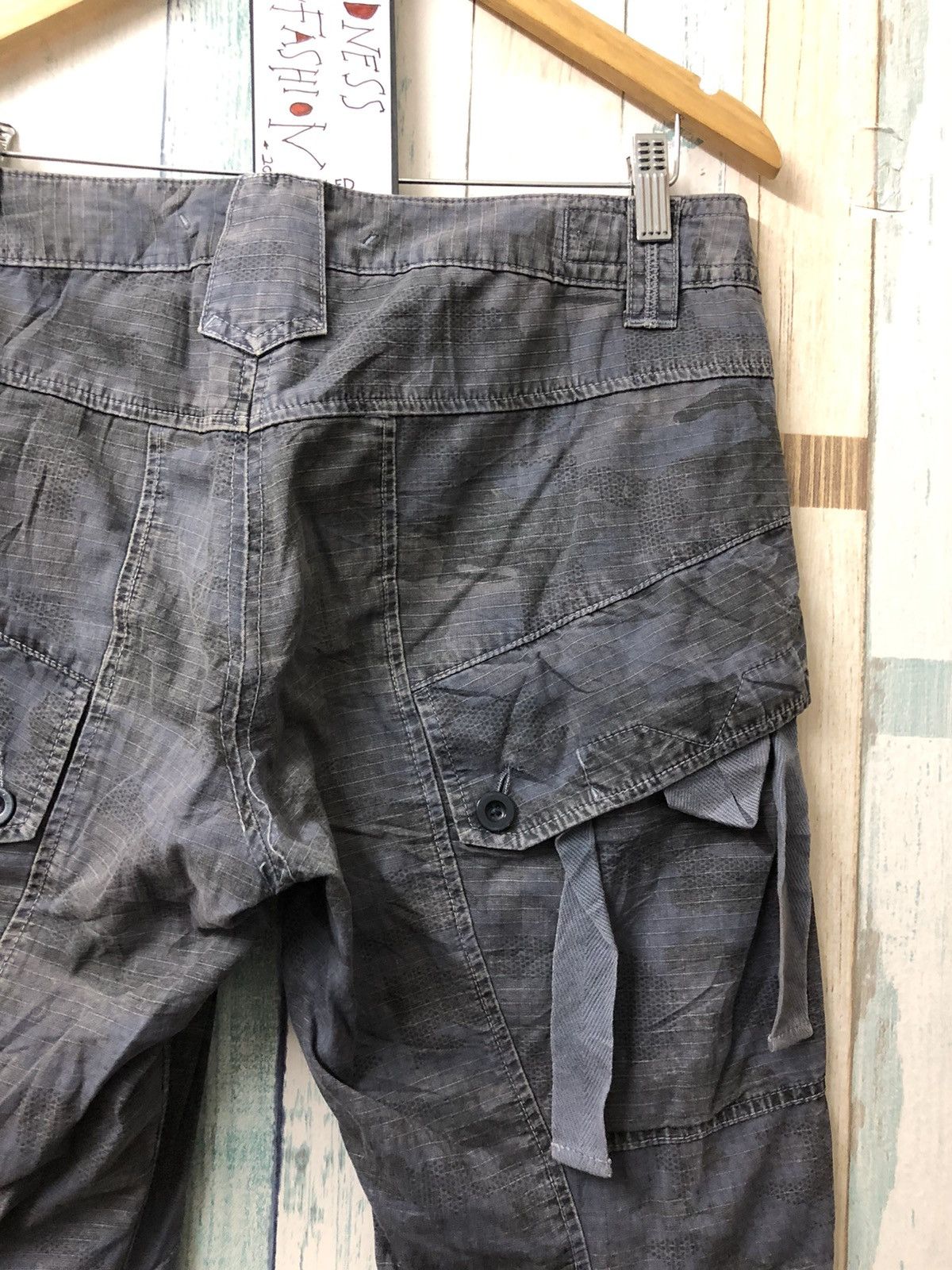 Marithe + Francois Girbaud 2000s MFG Hybrid Camo cargo pant Size US 33 - 10 Thumbnail