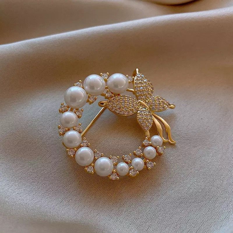 Jewelry Pearl and Rhinestone Circle Brooch Size ONE SIZE - 3 Thumbnail