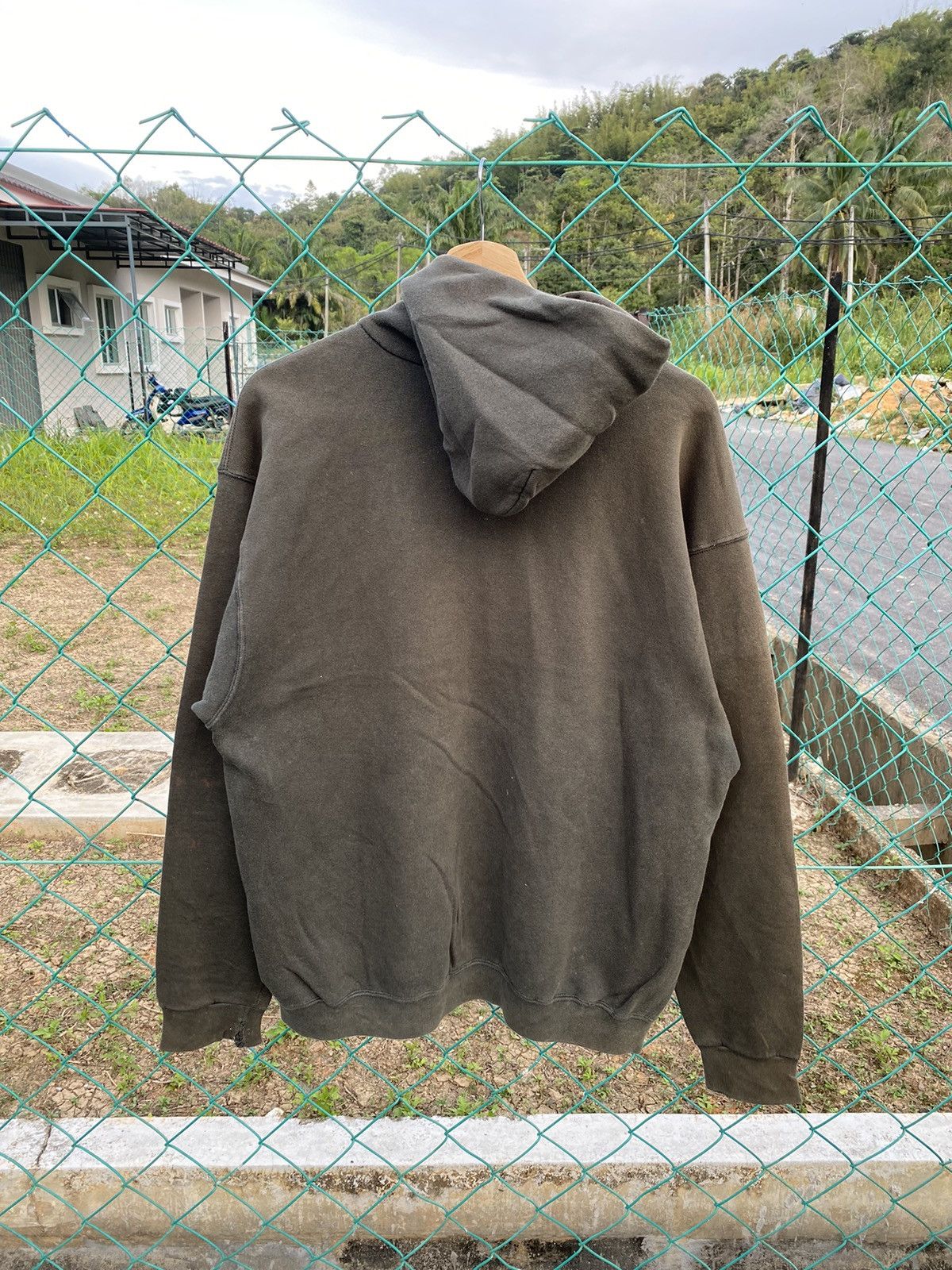 Nike Vintage 90’s NIKE ATHLENTICS Spellout Hoodies Size US M / EU 48-50 / 2 - 2 Thumbnail