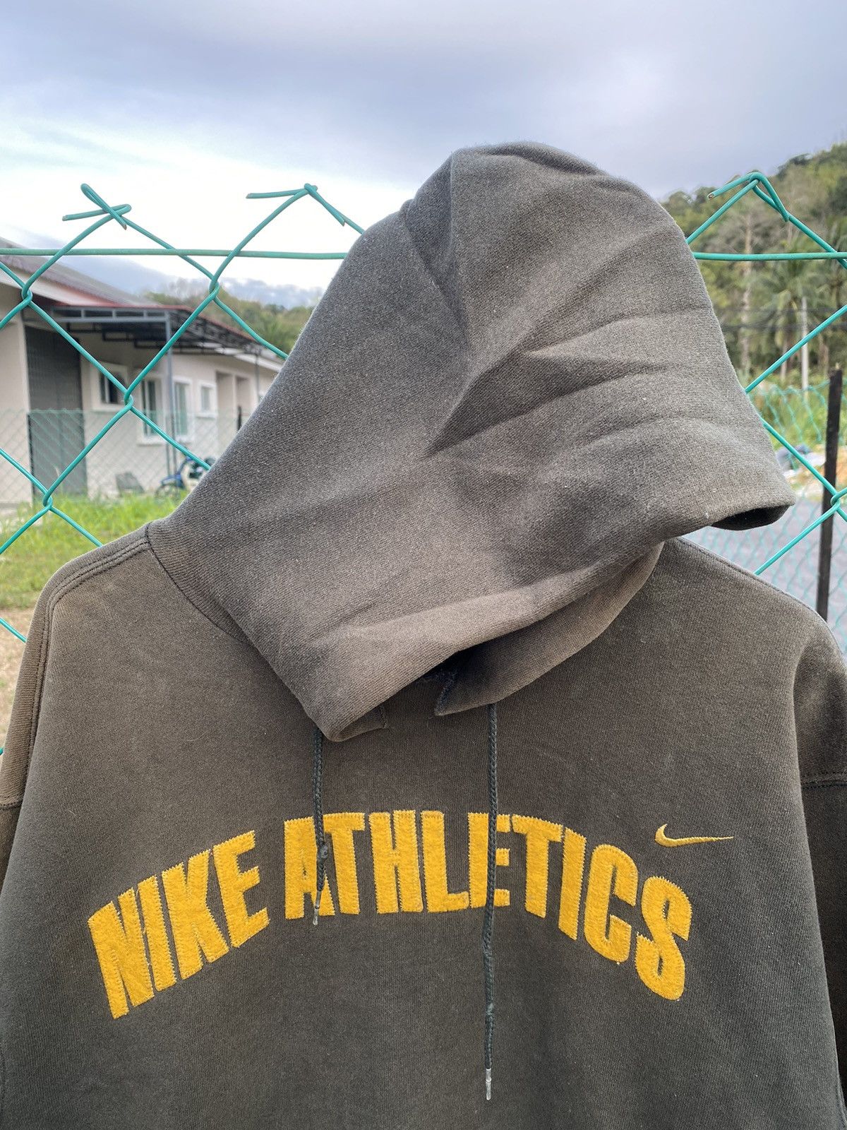 Nike Vintage 90’s NIKE ATHLENTICS Spellout Hoodies Size US M / EU 48-50 / 2 - 3 Thumbnail