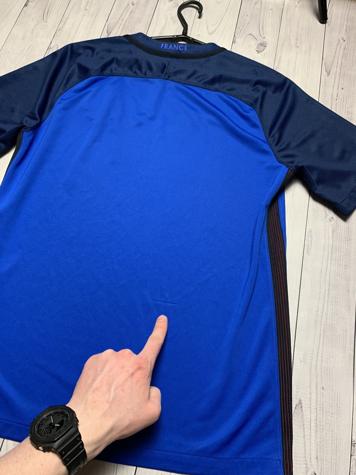 Nike × Vintage Vintage Nike France soccer jersey size M Size US M / EU 48-50 / 2 - 8 Thumbnail