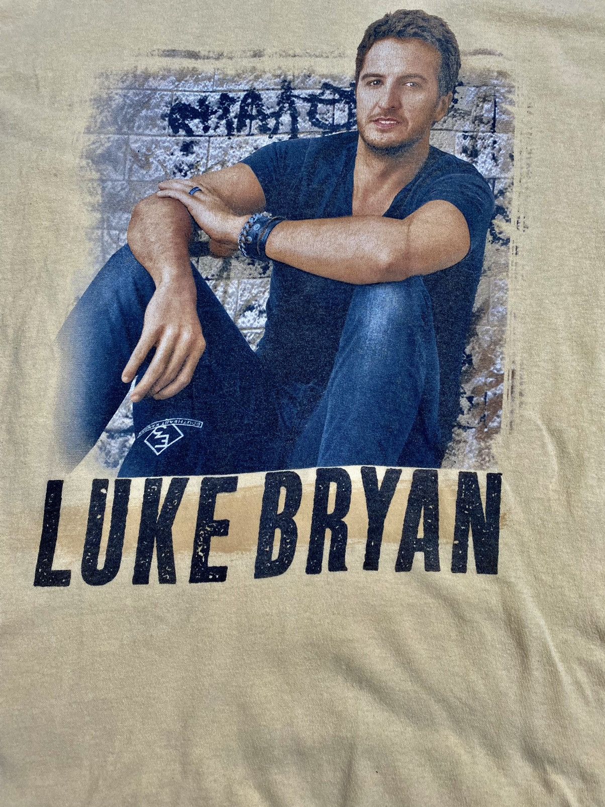 Band Tees SHOOT 🔥 Vintage Y2K Luke Bryan Crash My Party Tee T Shirt Size US M / EU 48-50 / 2 - 2 Thumbnail