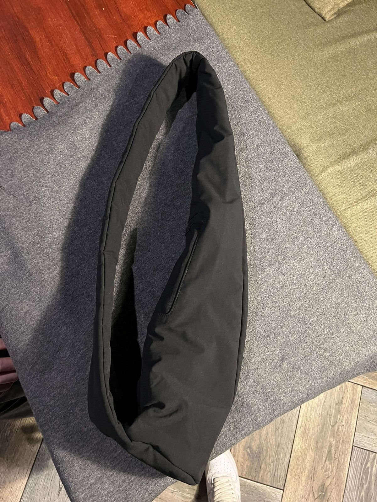 Gap NEW Balenciaga Yeezy Gap Snake Bag Size ONE SIZE - 5 Thumbnail
