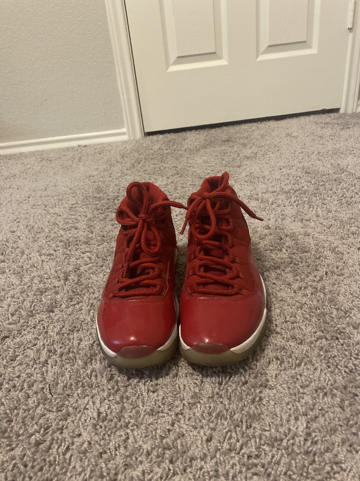 Jordan Brand × Nike Red Air Jordan 11 Win like 96 Size US 8 / EU 41 - 3 Thumbnail