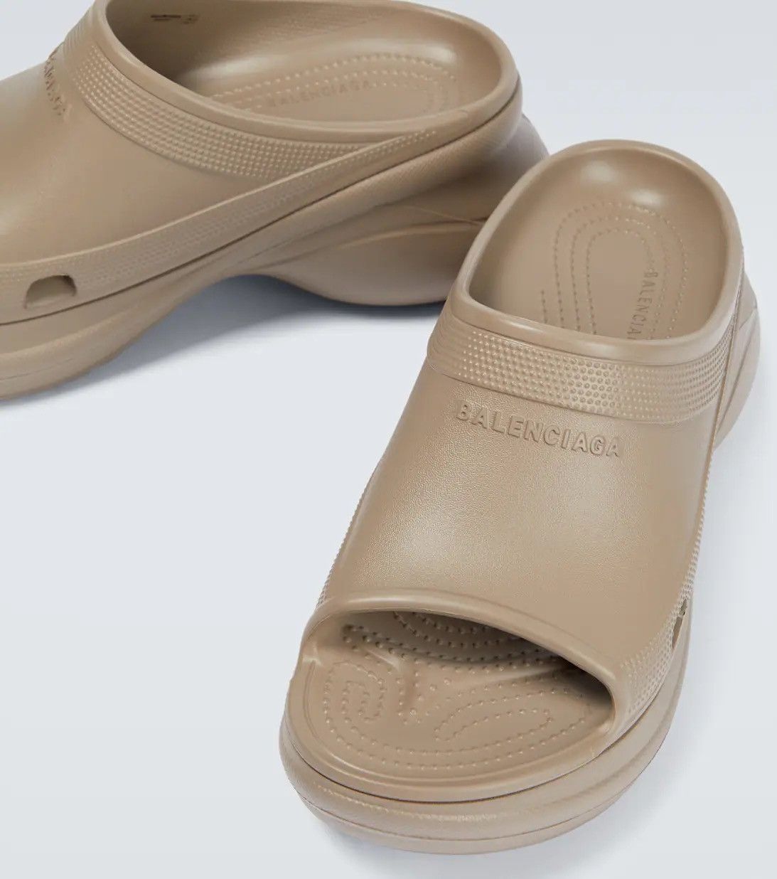 Balenciaga Rubber Crocs Pool Side Sandals Size US 8 / EU 41 - 3 Thumbnail
