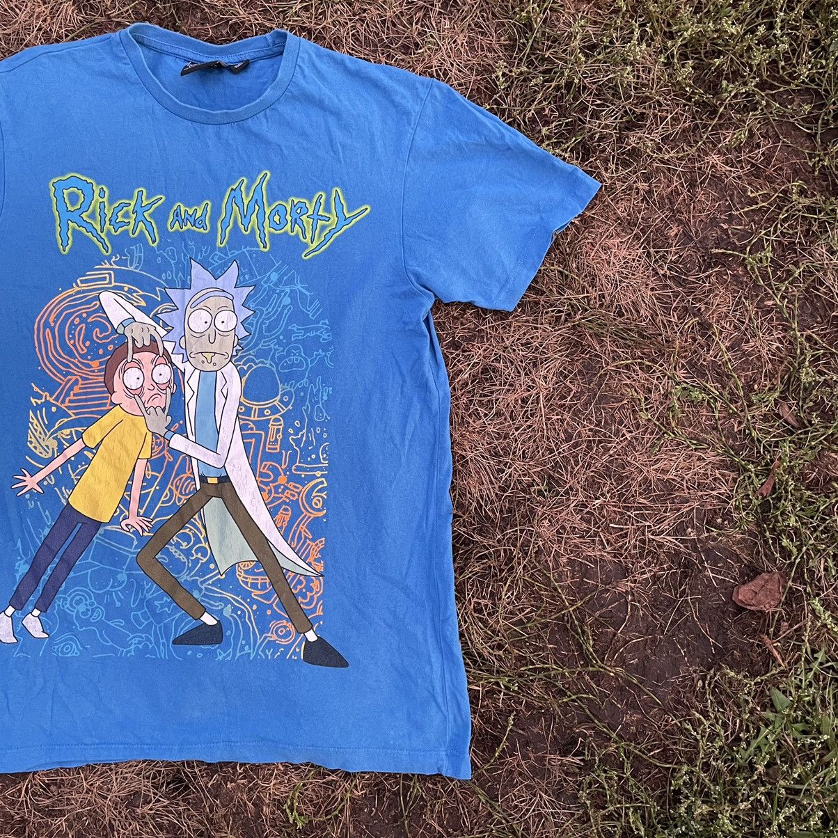 Vintage Vintage Y2K Rick and Morty Sun Faded Graphic Tee Blue Rave S Size US S / EU 44-46 / 1 - 2 Thumbnail