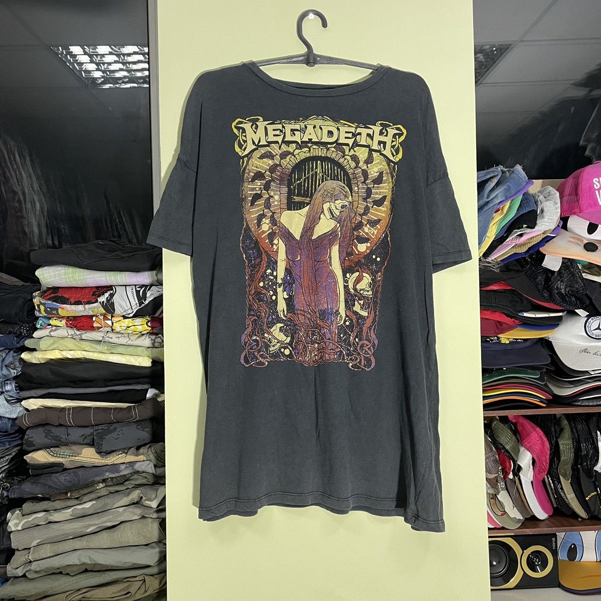 Vintage Vintage 90s Megadeth Faded Graphic Band Tee Grunge Baggy L Size US L / EU 52-54 / 3 - 1 Thumbnail