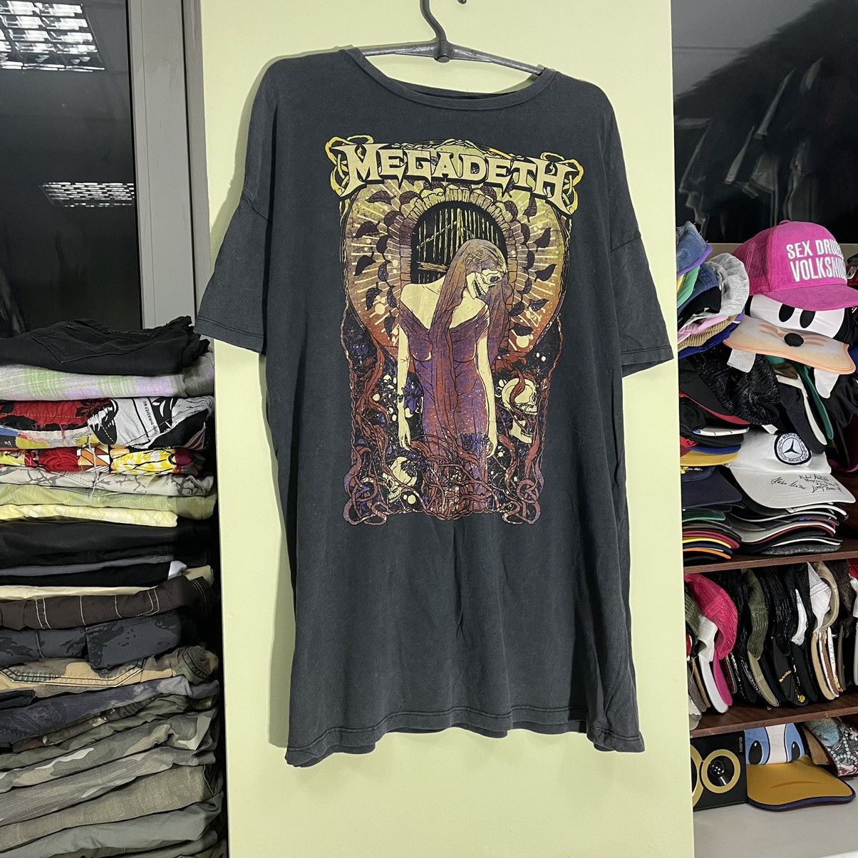 Vintage Vintage 90s Megadeth Faded Graphic Band Tee Grunge Baggy L Size US L / EU 52-54 / 3 - 3 Thumbnail