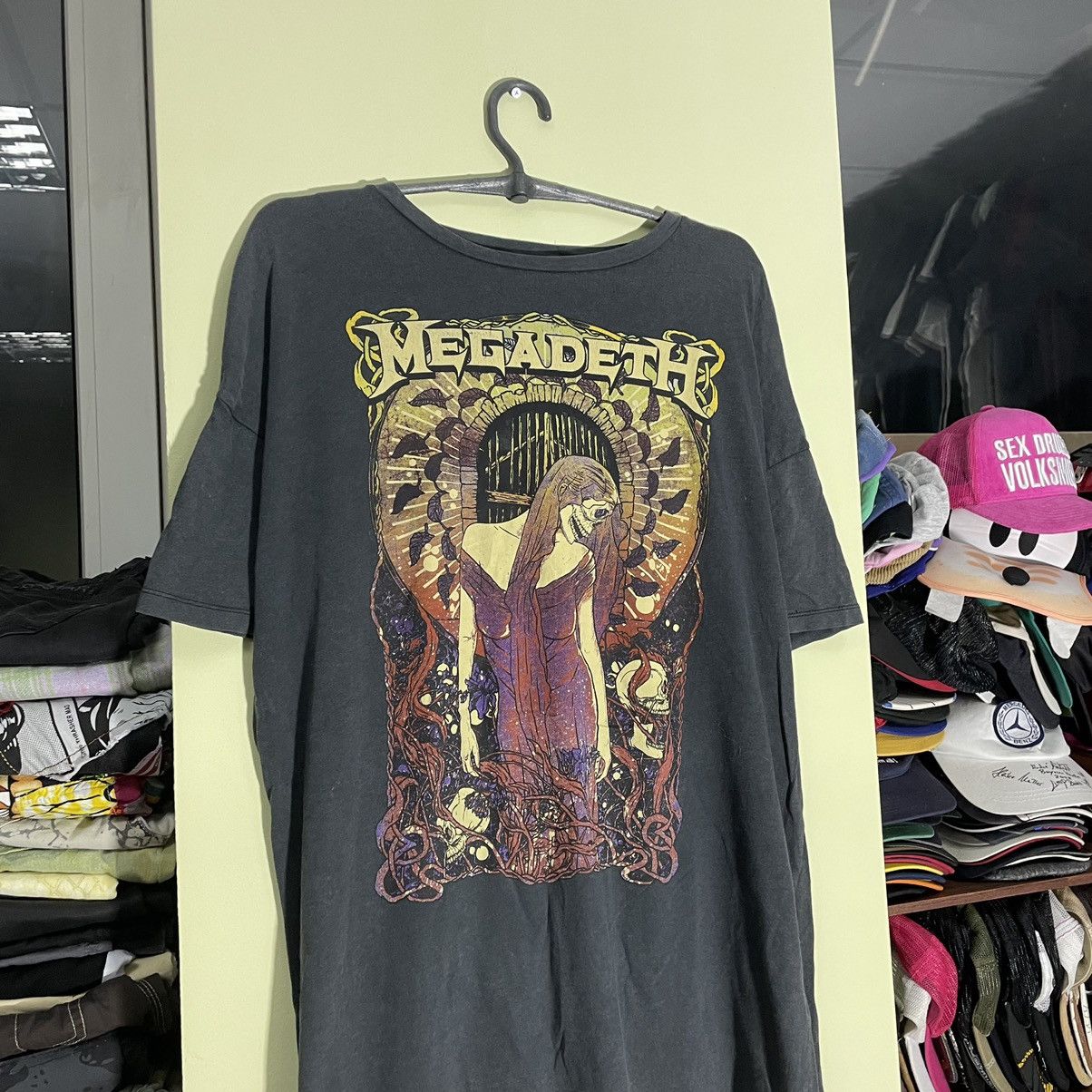 Vintage Vintage 90s Megadeth Faded Graphic Band Tee Grunge Baggy L Size US L / EU 52-54 / 3 - 2 Thumbnail