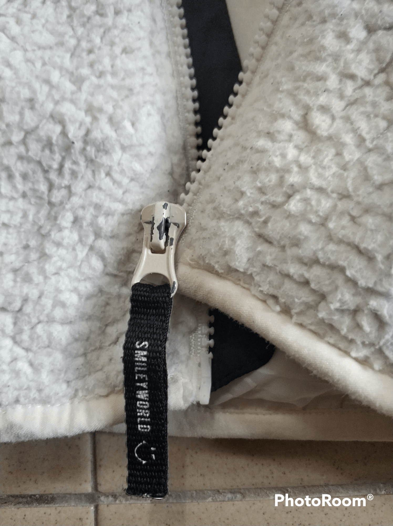 Japanese Brand 🔥White Smiley World Deep Pile Sherpa Jacket Size US S / EU 44-46 / 1 - 7 Thumbnail