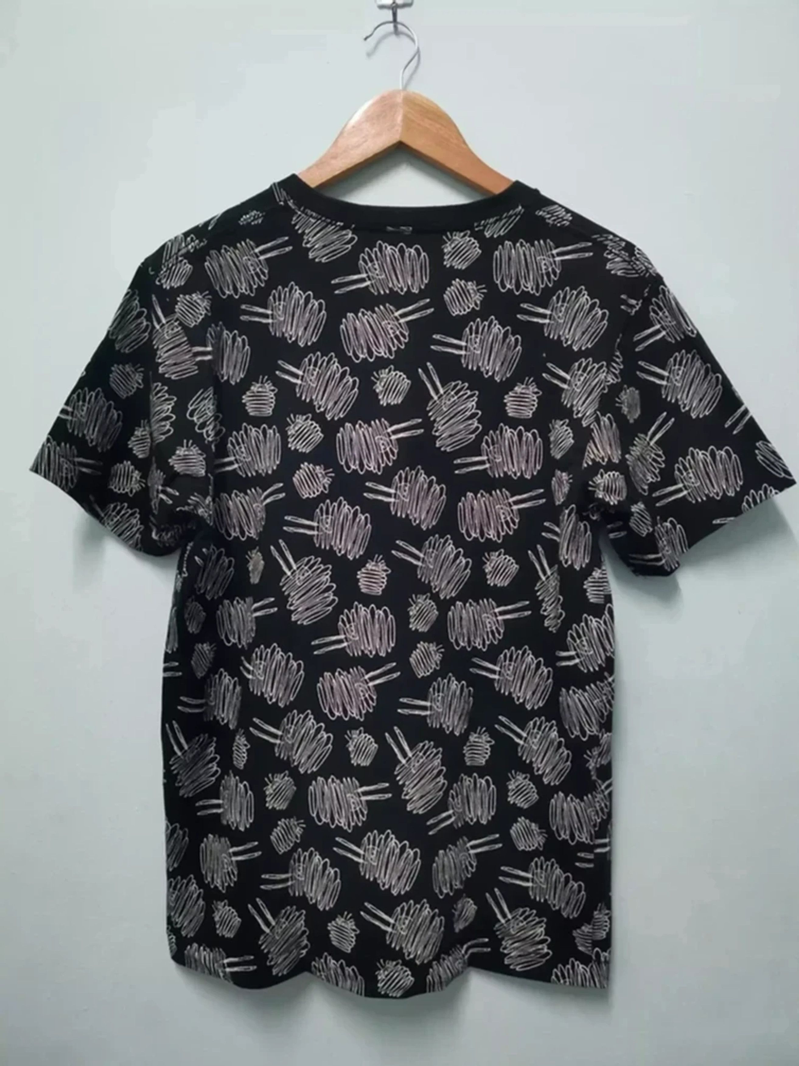 Kaws Kaws x Peanuts OverPrint Tee OriginalFake Japanese Brand Size US M / EU 48-50 / 2 - 2 Thumbnail