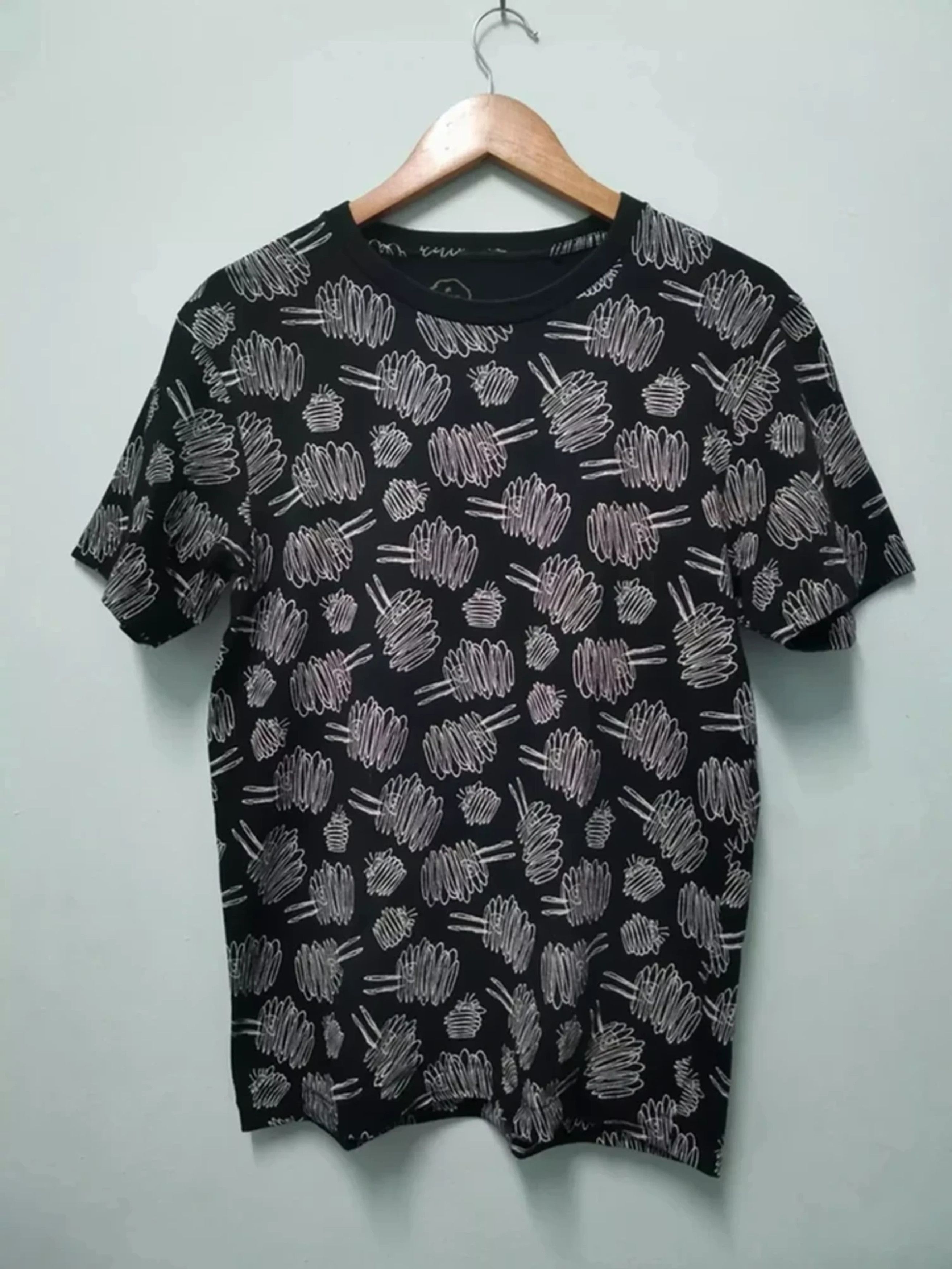 Kaws Kaws x Peanuts OverPrint Tee OriginalFake Japanese Brand Size US M / EU 48-50 / 2 - 1 Thumbnail