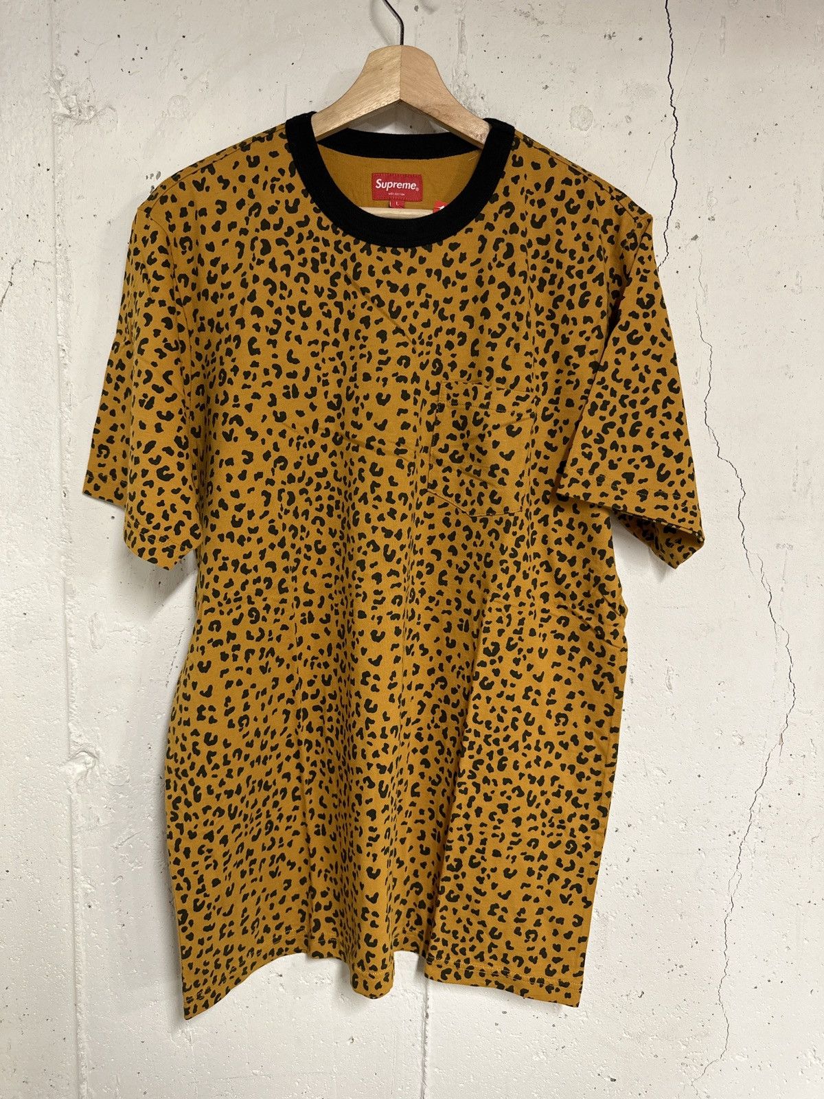 Supreme Supreme leopard pocket tee gold large Size US L / EU 52-54 / 3 - 2 Thumbnail