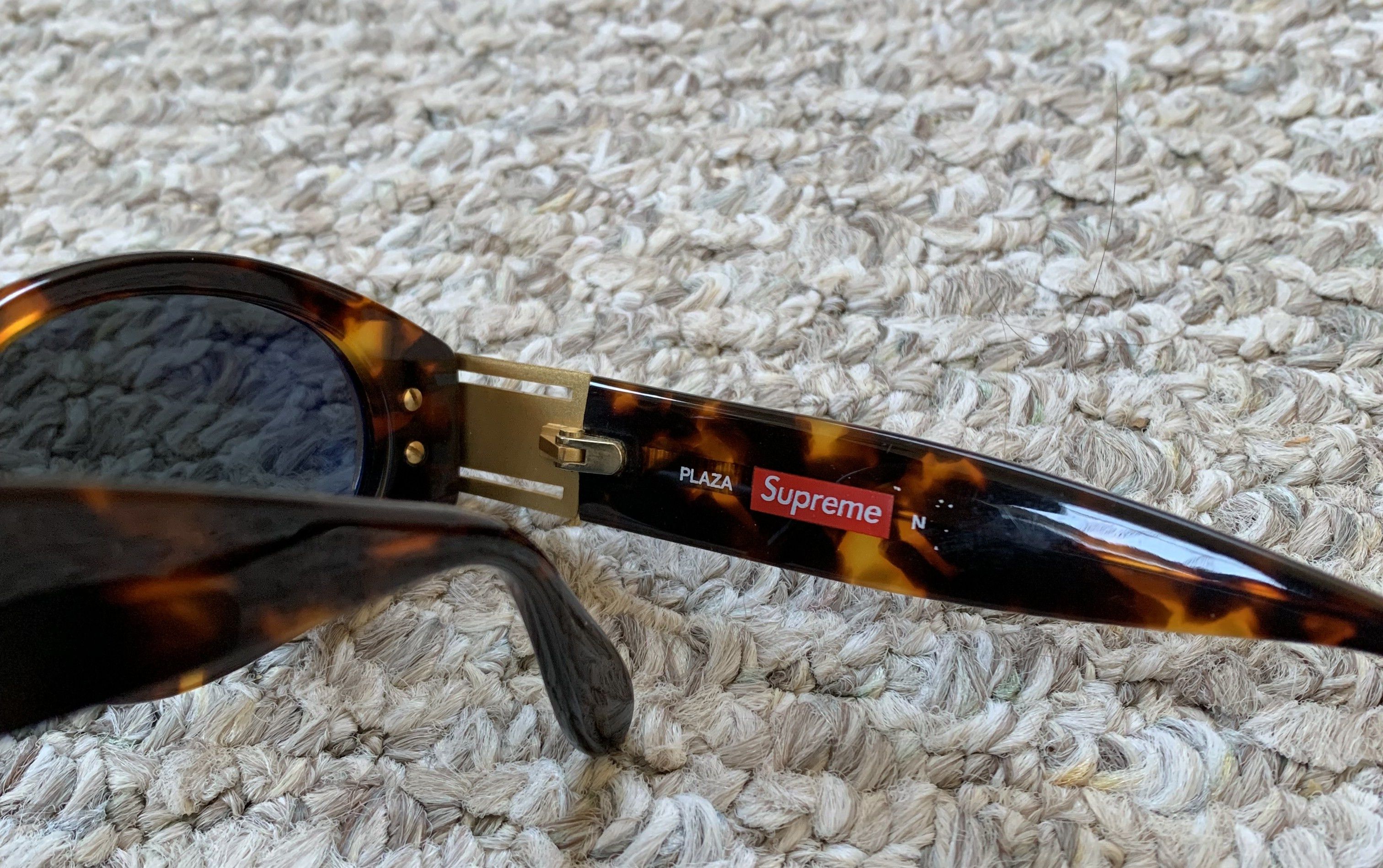 Supreme S/S 2018 Supreme Plaza Sunglasses + Case Size ONE SIZE - 6 Thumbnail
