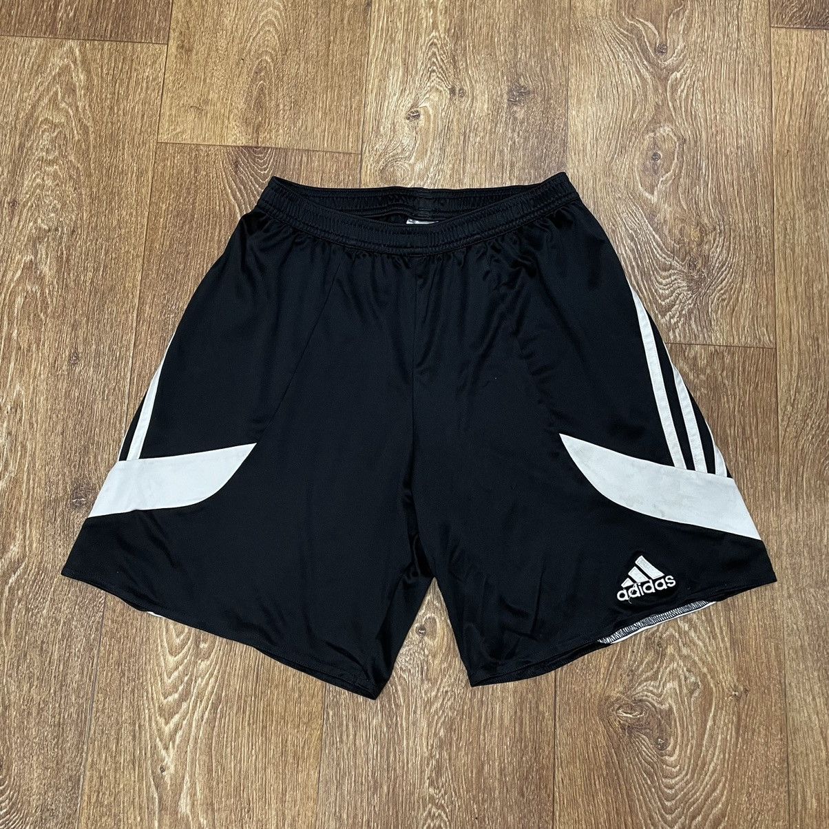 Vintage Vintage 90s Adidas Baggy Nylon Shorts Black Streetwear S Size US 32 / EU 48 - 1 Thumbnail