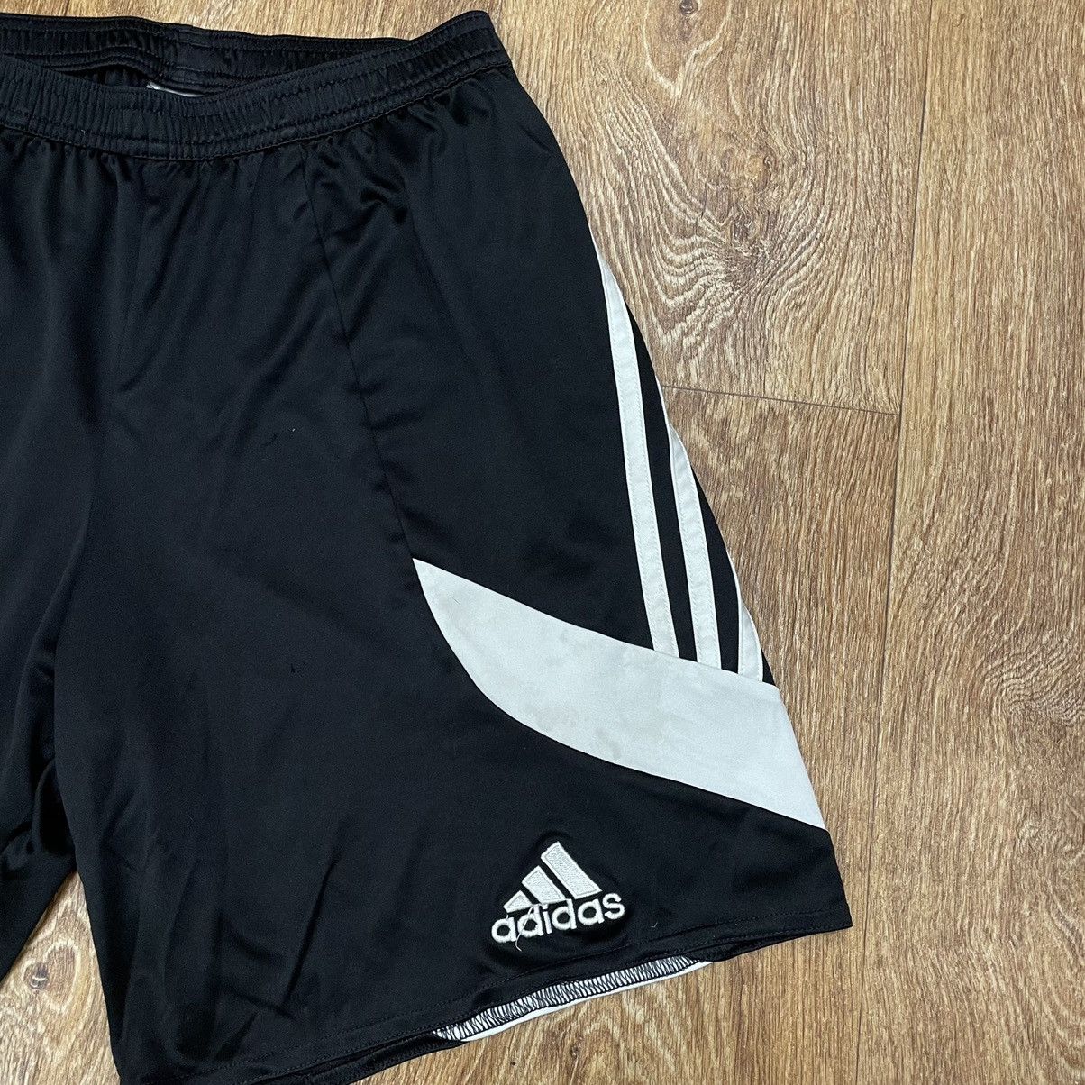 Vintage Vintage 90s Adidas Baggy Nylon Shorts Black Streetwear S Size US 32 / EU 48 - 2 Thumbnail