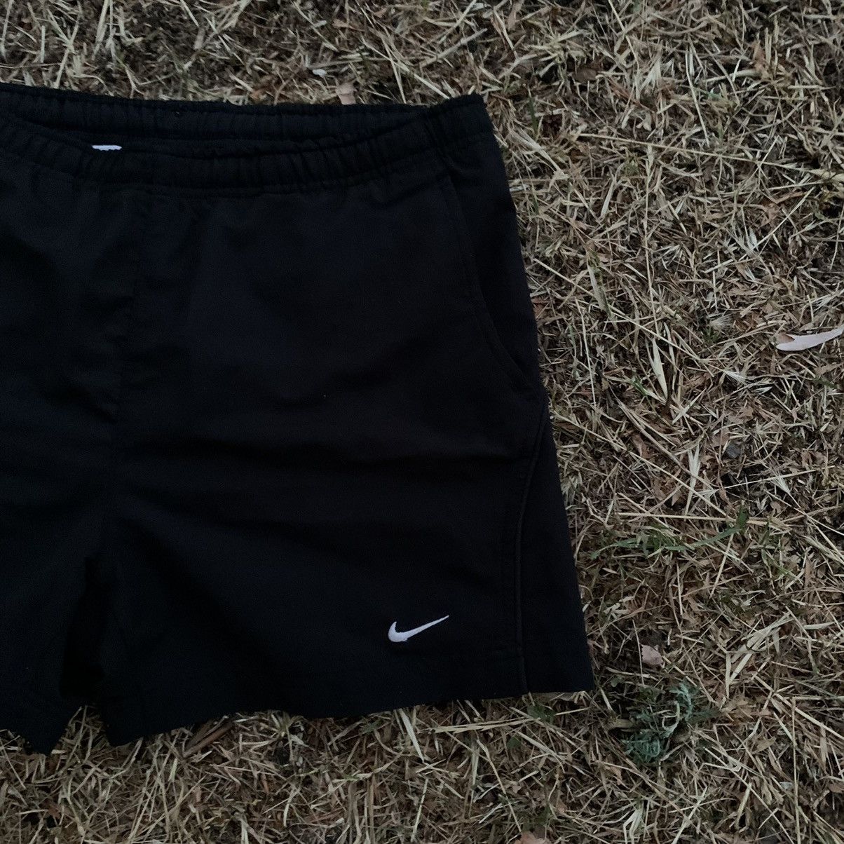Nike Vintage Nike shorts streetwear swoosh casual y2k size S Size US 34 / EU 50 - 2 Thumbnail