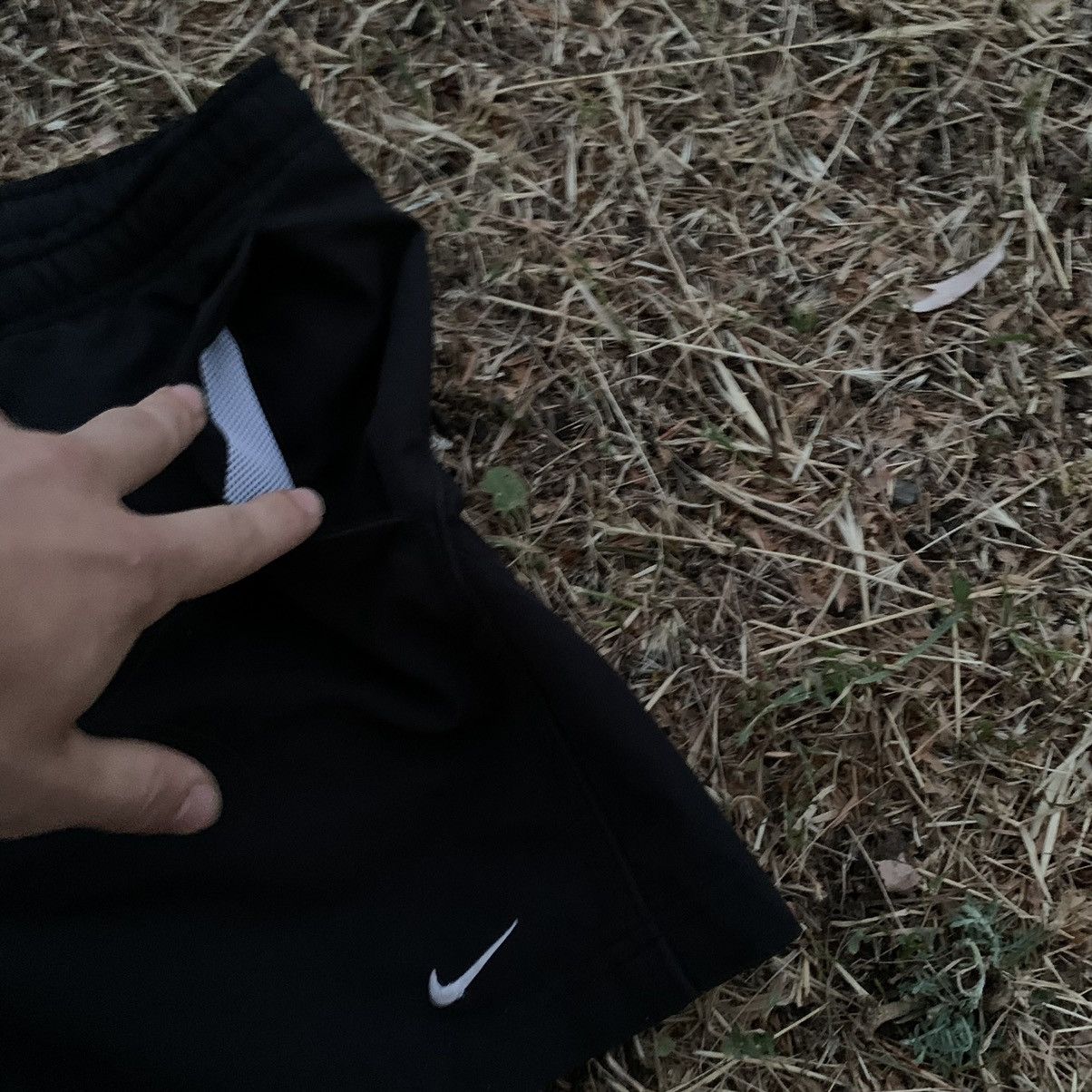 Nike Vintage Nike shorts streetwear swoosh casual y2k size S Size US 34 / EU 50 - 4 Thumbnail