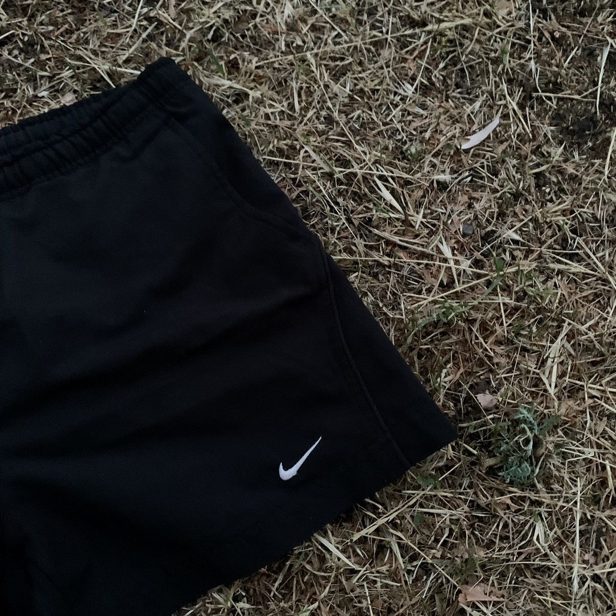 Nike Vintage Nike shorts streetwear swoosh casual y2k size S Size US 34 / EU 50 - 3 Thumbnail