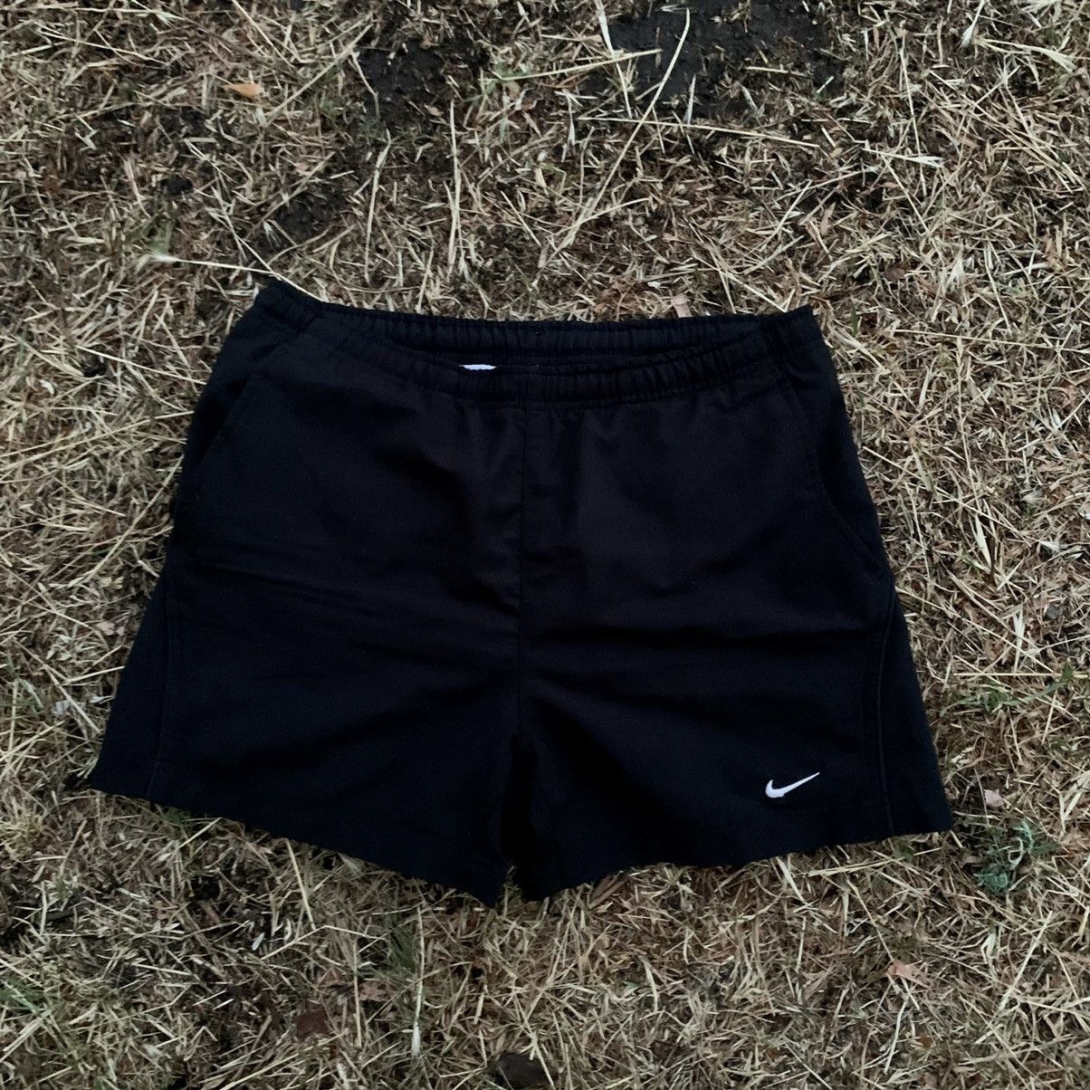Nike Vintage Nike shorts streetwear swoosh casual y2k size S Size US 34 / EU 50 - 1 Thumbnail