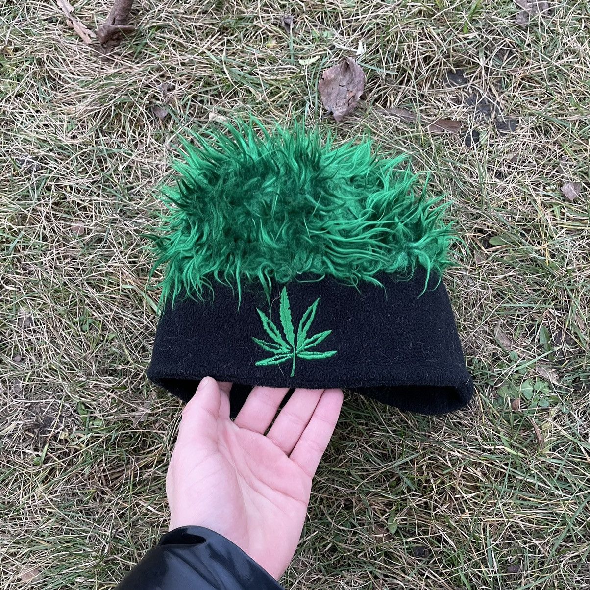Vintage Vintage 90s Mohair Beanie Cannabis Leaf Streetwear Drip OS Size ONE SIZE - 1 Thumbnail