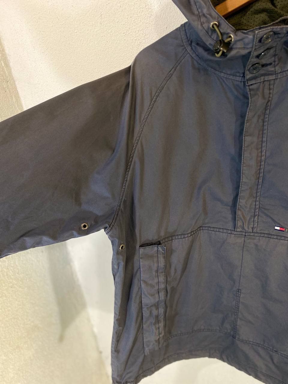 Tommy Hilfiger Vintage Tommy Hilfiger Half Zipper anorak Jacket Nice Design Size US S / EU 44-46 / 1 - 11 Thumbnail