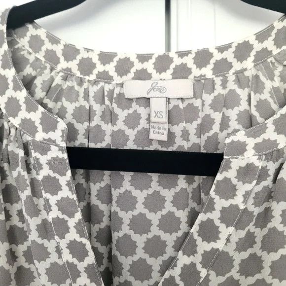 Joie Izzy Honeycomb Print Silk Blouse - Cloudburst/Porcelain Gift Size XS / US 0-2 / IT 36-38 - 5 Thumbnail