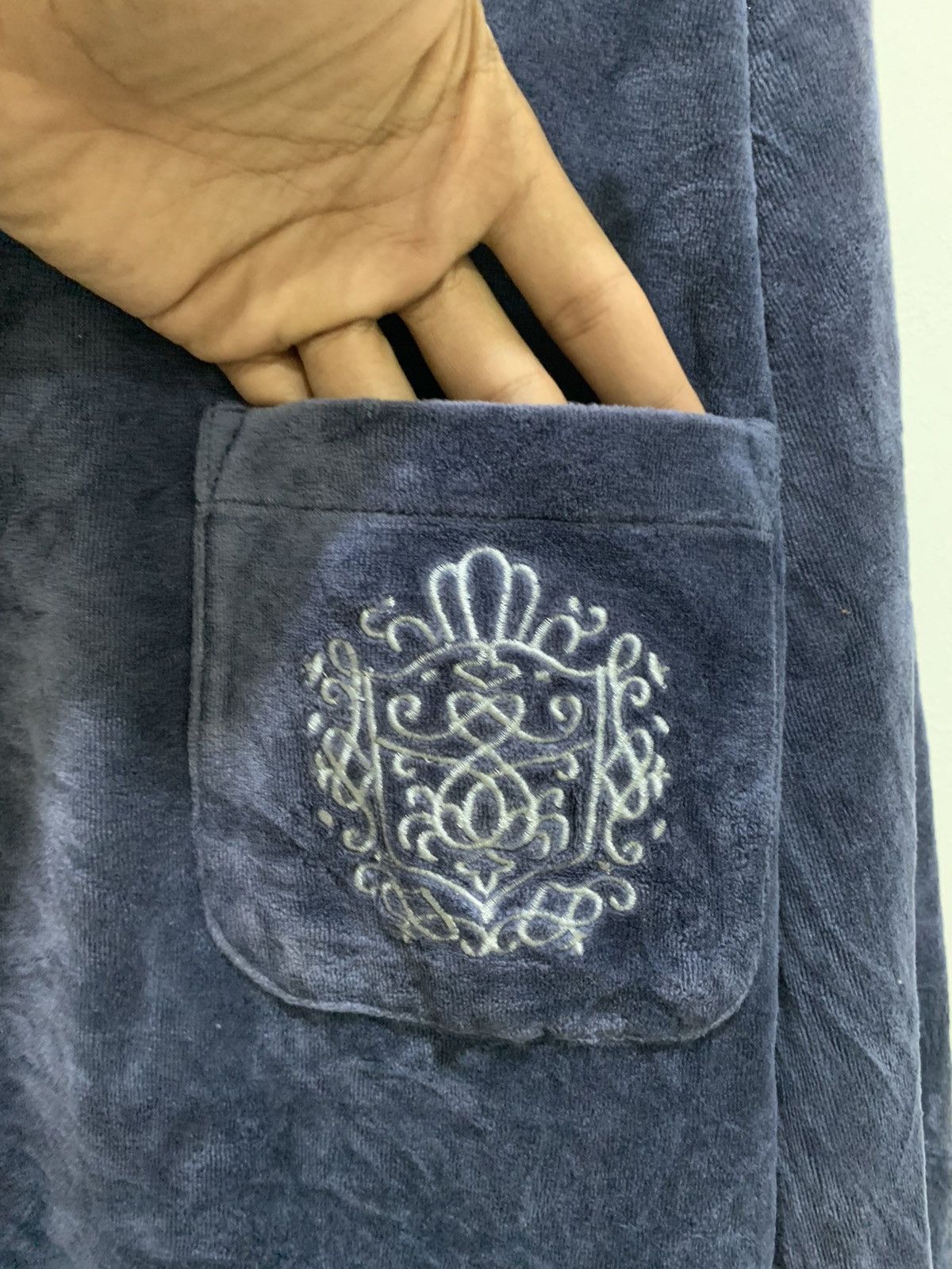 Designer × Velvet CODE ALMAN Vintage 90s Embroidery BigLogo Velvet Sweatshirt Size US L / EU 52-54 / 3 - 7 Thumbnail