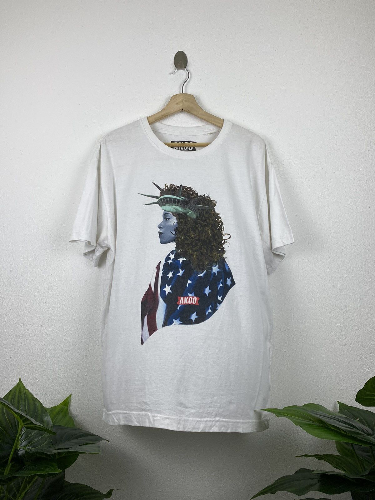 image of Akoo Patriotic Statue Of Liberty T-Shirt in White, Men's (Size XL)