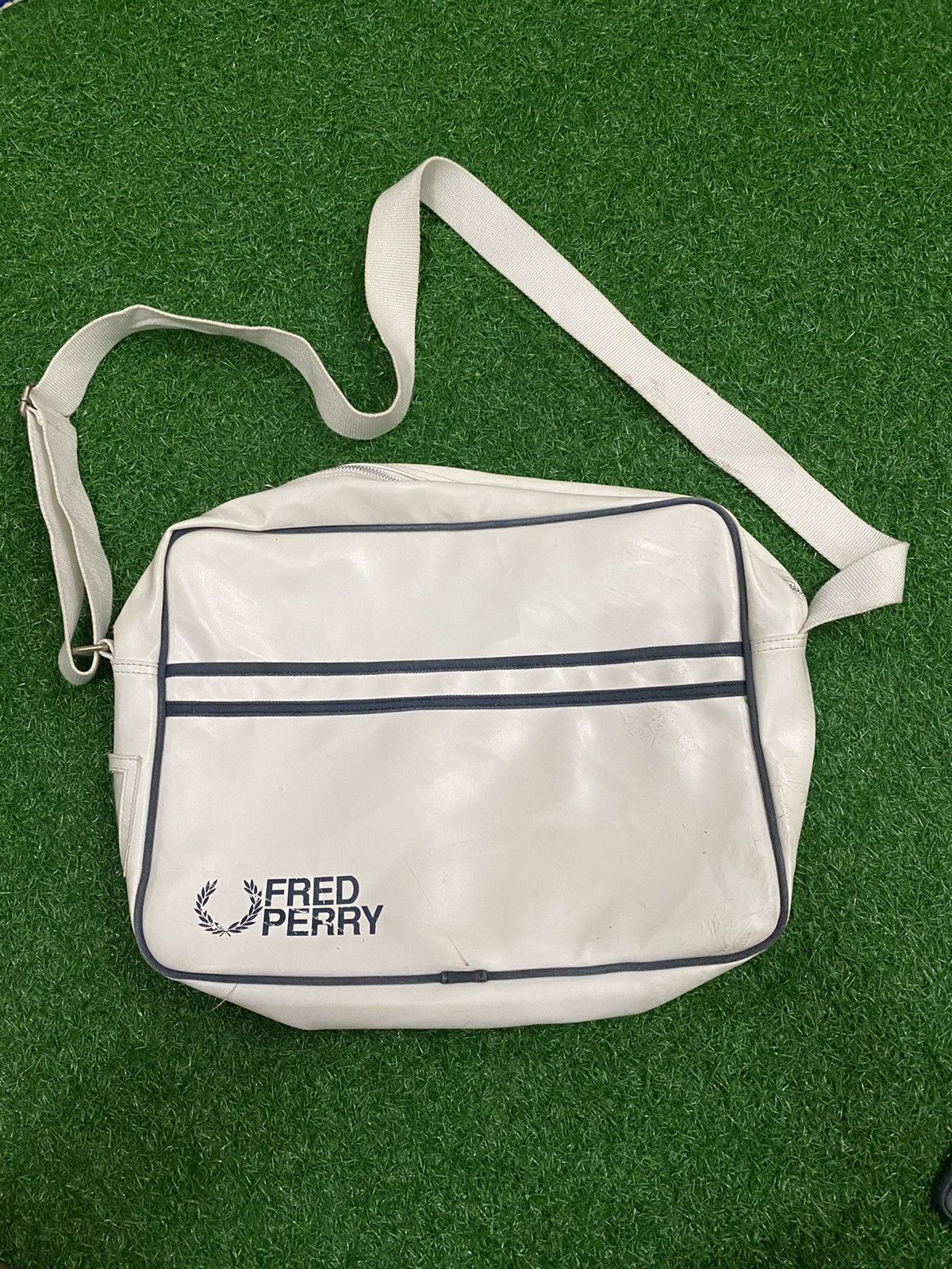 fred-perry-streetwear-vintage-vintage-90-s-fred-perry-messenger-bag