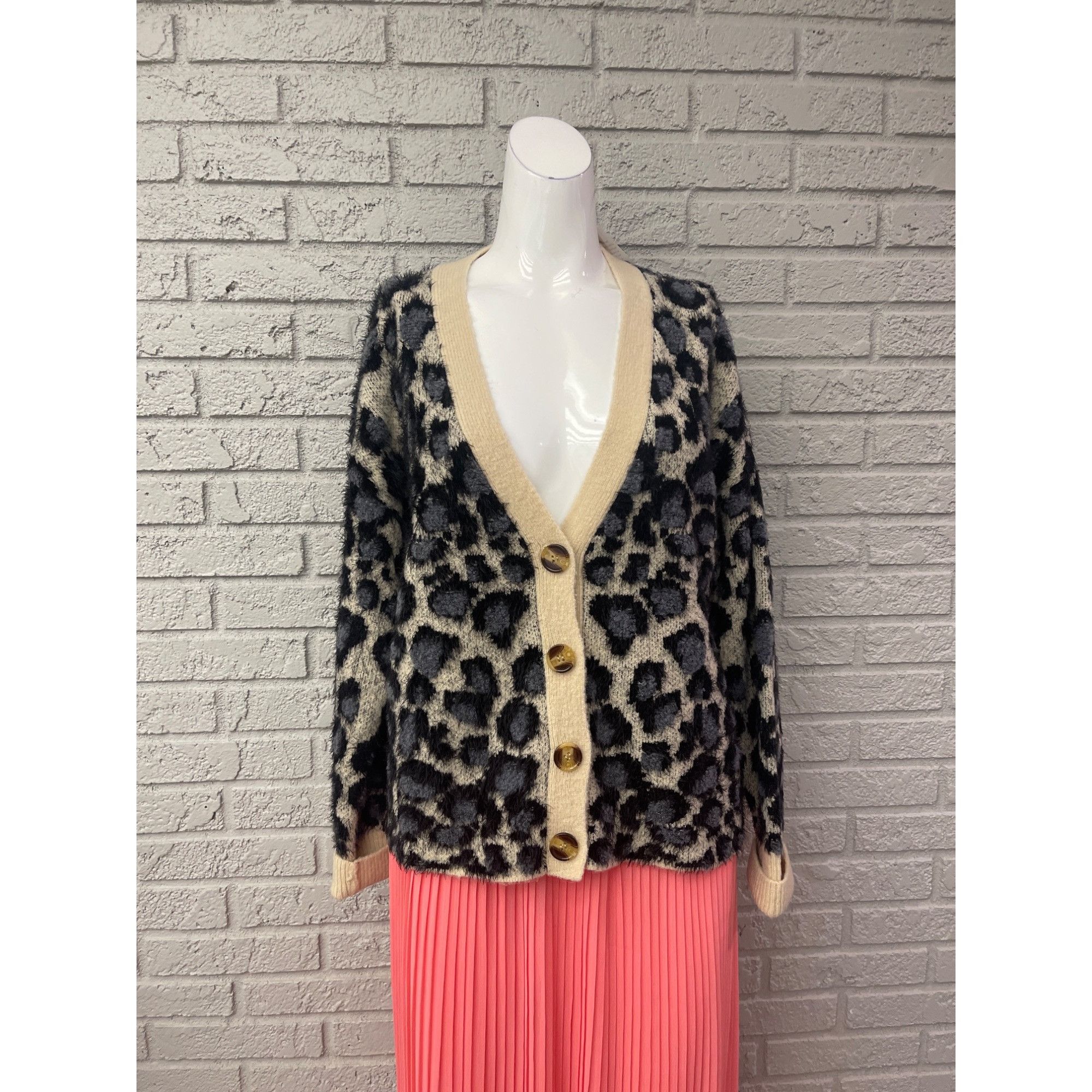 NWT Willon & Clay Animal Print Textured Long Sleeve Sweater