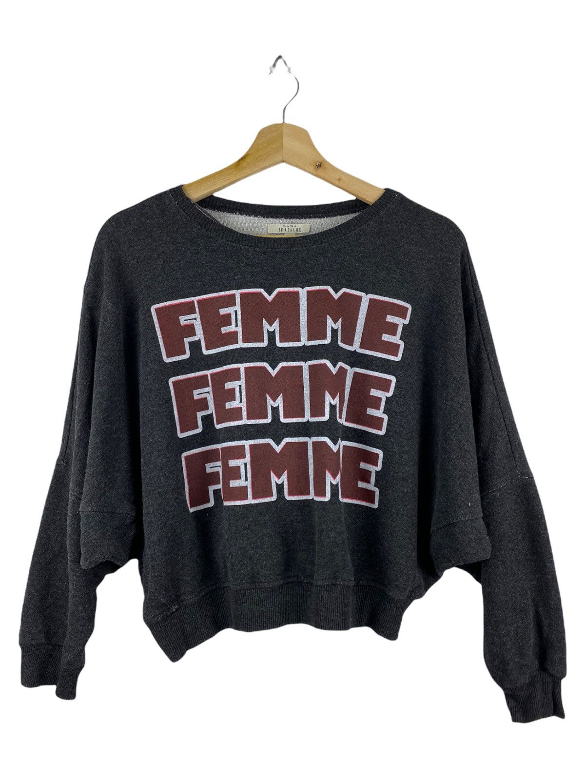 FEMME ZARA CROPPED SWEATSHIRT