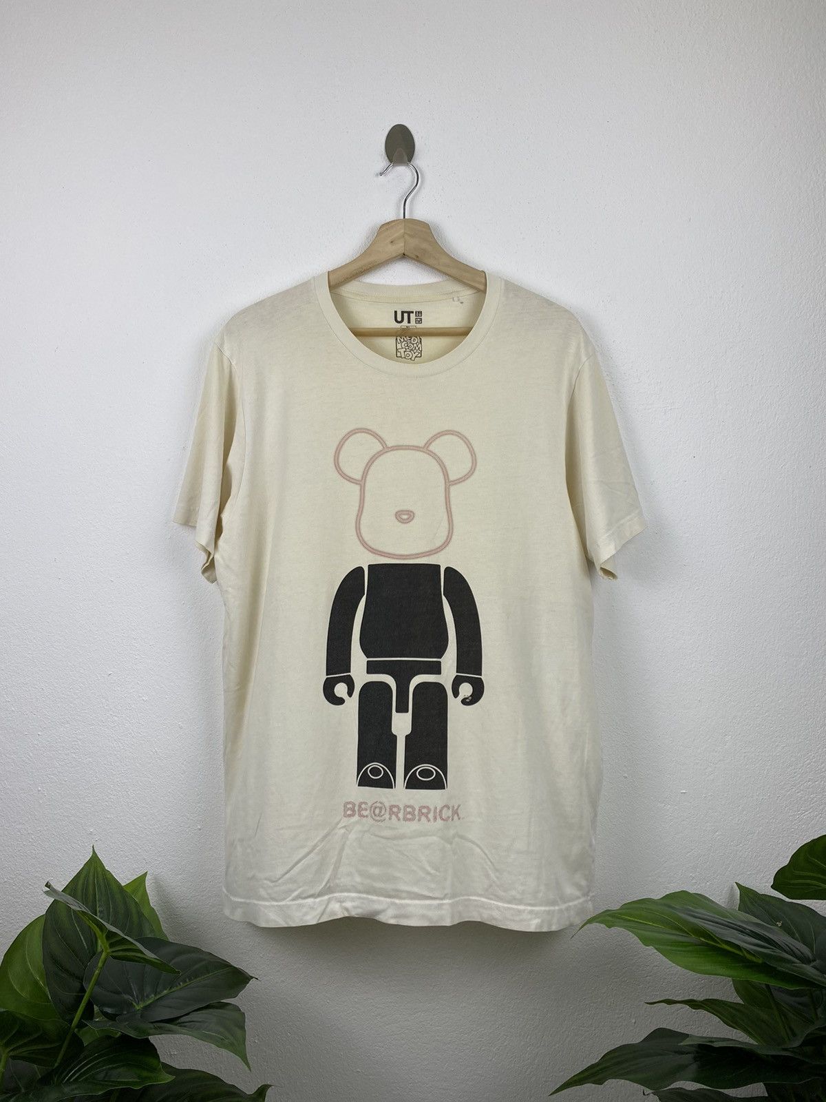 Medicom Toy × Uniqlo Uniqlo x Medicomtoy bearbrick big logo t-shirt Size US XL / EU 56 / 4 - 1 Thumbnail