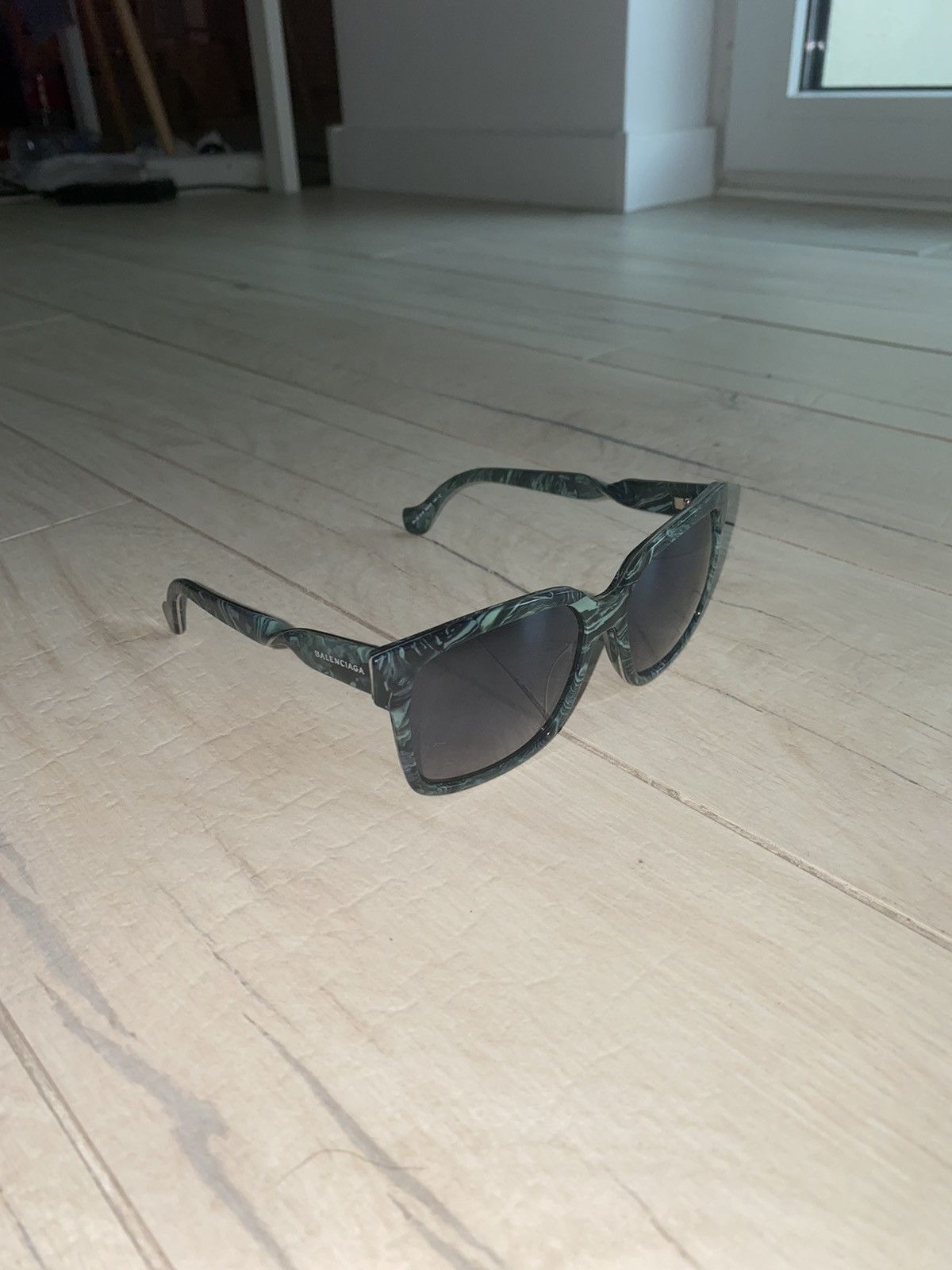Balenciaga Balenciaga BA 53 61B Marble Geen Twisted Sunglasses Size ONE SIZE - 5 Thumbnail