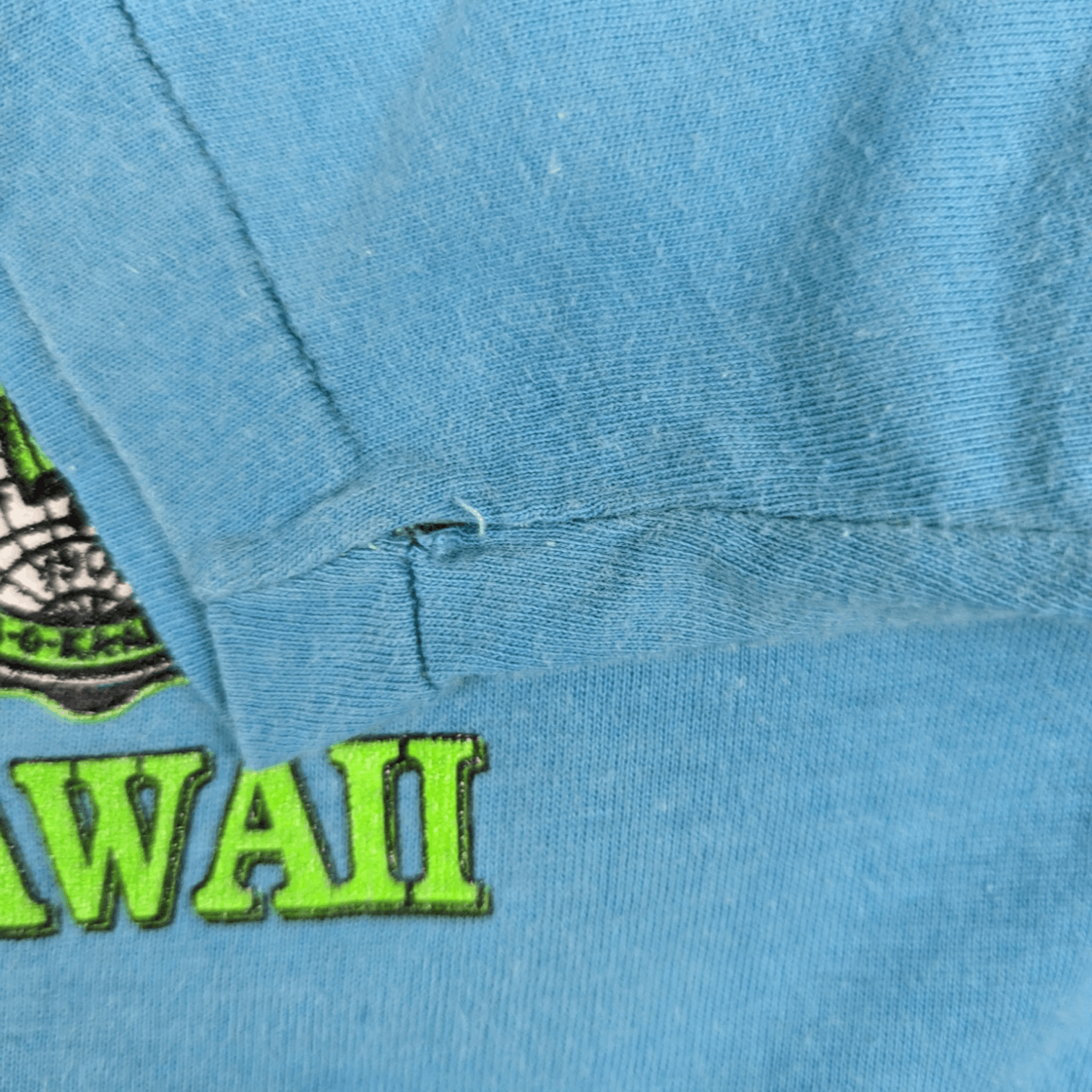 Vintage Vintage 90's UNIVERSITY Of HAWAII T-Shirt Single Stitches Size US XS / EU 42 / 0 - 9 Thumbnail