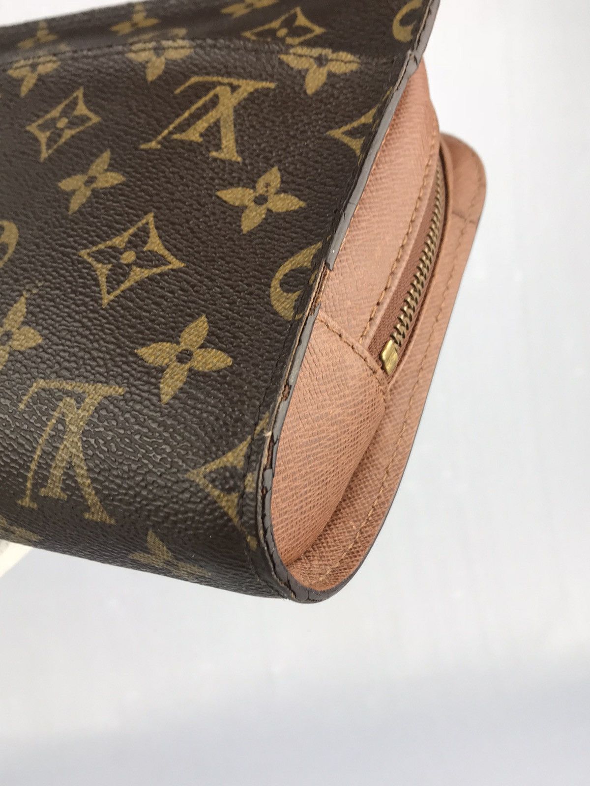 Louis Vuitton ❌Last Drop❌Authentic Louis Vuitton Orsay Monogram Cluthbag Size ONE SIZE - 4 Thumbnail