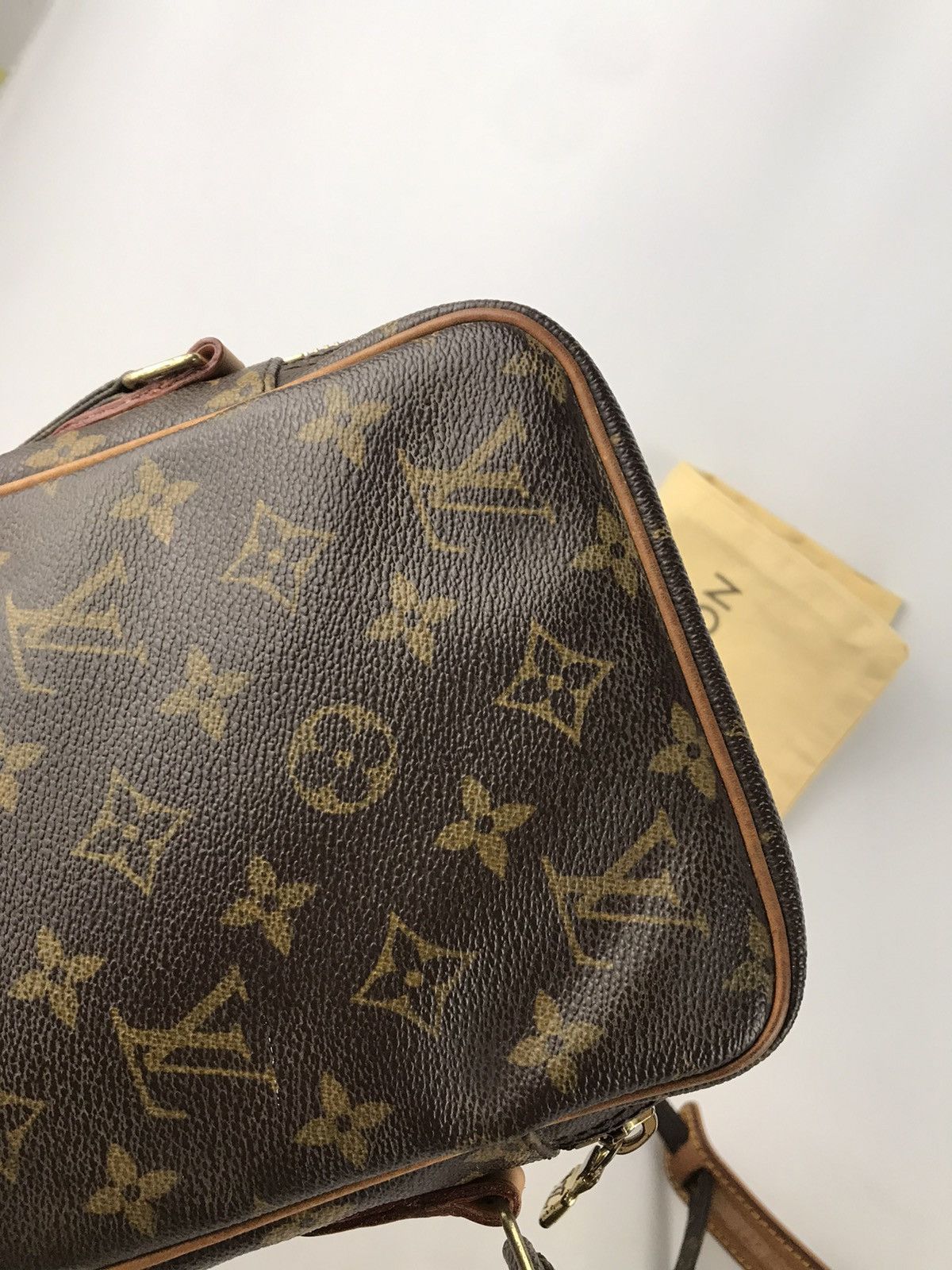 Louis Vuitton 🔥Hot item🔥Auth Louis Vuitton Danube Cross #675 Size ONE SIZE - 15 Thumbnail