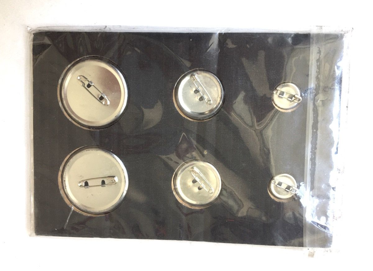 Undercover Vintage Undercover badge pins Size ONE SIZE - 2 Thumbnail