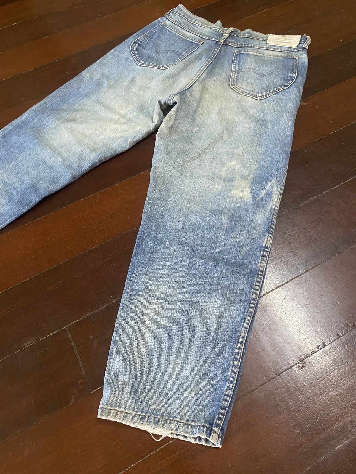 FIRE 🔥 VINTAGE 90s LEVIS SILVER TAG PRODUCTION CROPPED